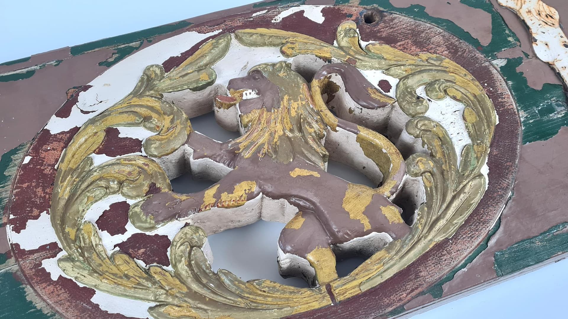 Antyczny drewniany naczółek z lwem – XVIII/XIX w. | element architektury wnętrz, 107 cm - 185285