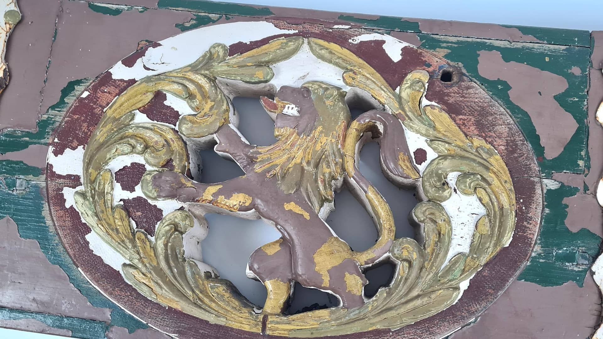 Antyczny drewniany naczółek z lwem – XVIII/XIX w. | element architektury wnętrz, 107 cm - 185289