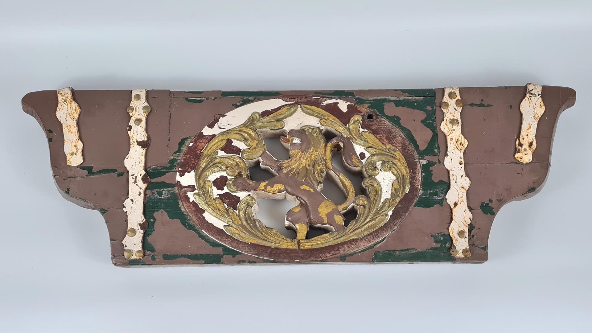 Antyczny drewniany naczółek z lwem – XVIII/XIX w. | element architektury wnętrz, 107 cm - 185283