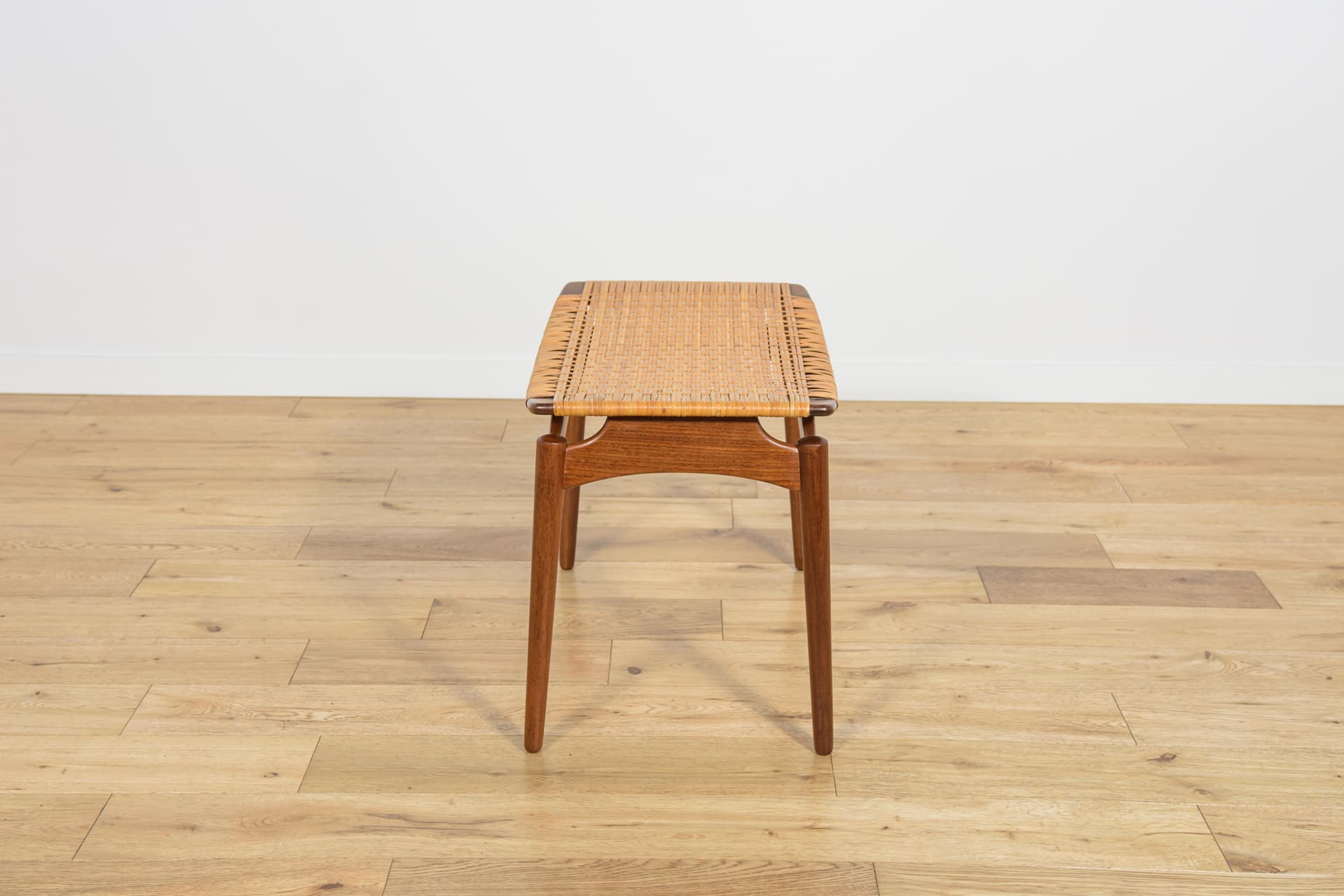 Taboret, teak brązowy jasny, rattan, proj. S. Omann, Dania, lata 60. - 185424