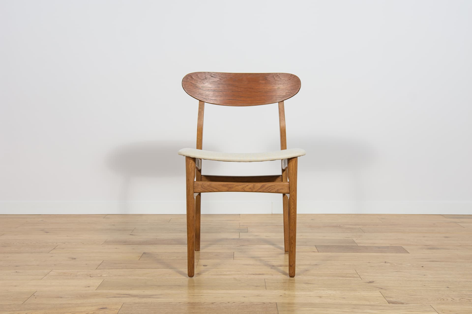 Set of four chairs, oak, cream, Denmark, 1960s. - 185651