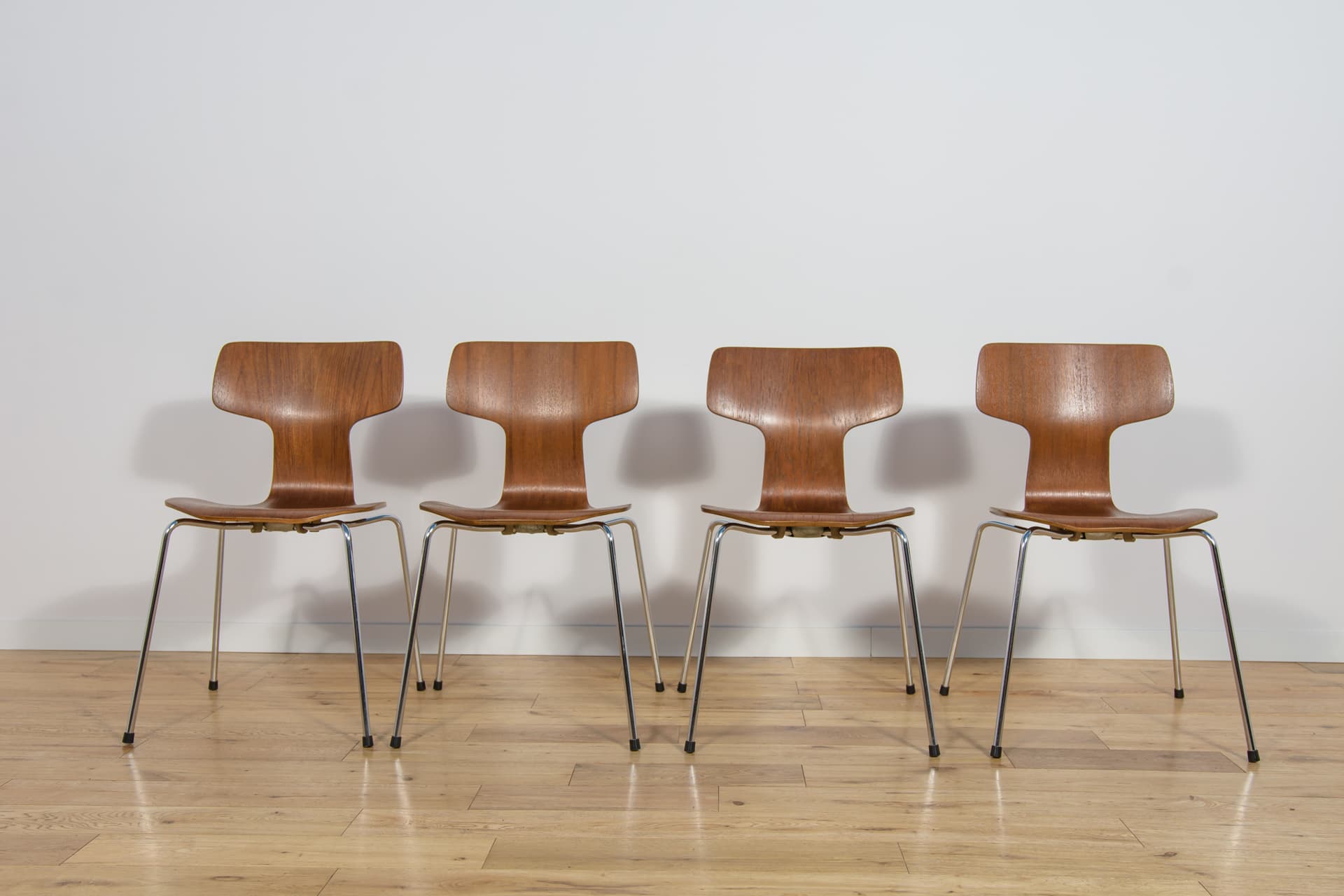 Komplet czterech krzeseł 3103, brązowy, proj. A. Jacobsen, Fritz Hansen, Dania, lata 70. - 185675