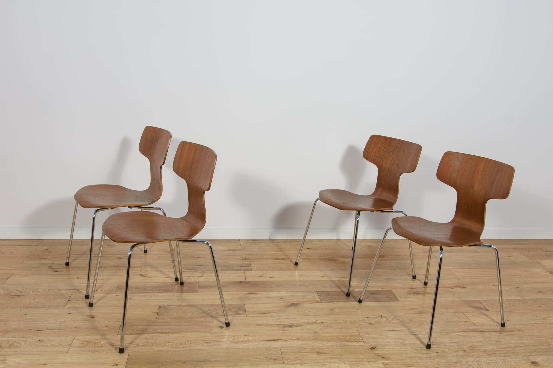 Komplet czterech krzeseł 3103, brązowy, proj. A. Jacobsen, Fritz Hansen, Dania, lata 70. - 185678