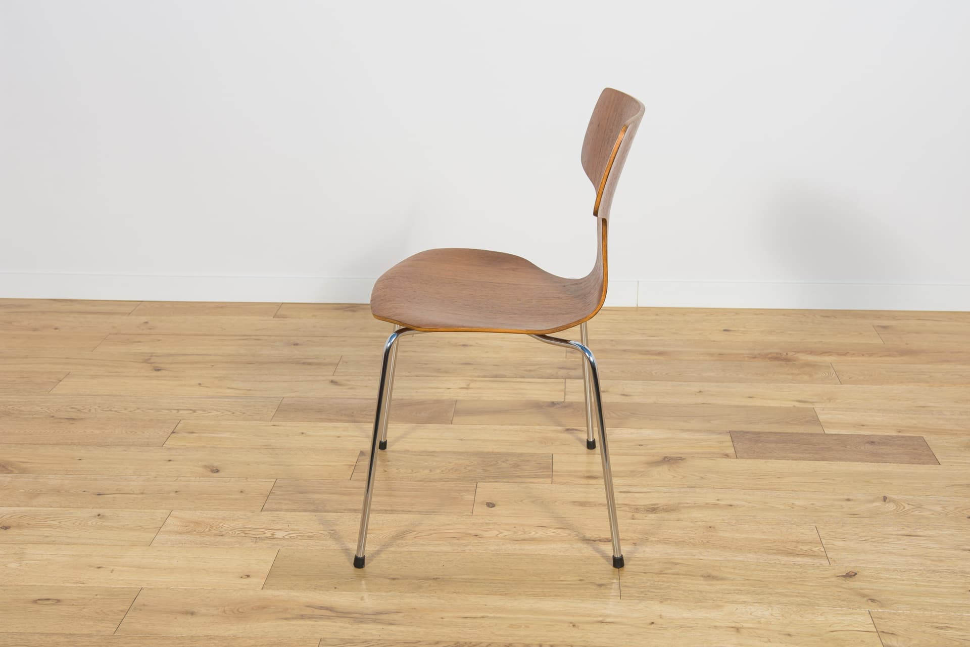 Komplet czterech krzeseł 3103, brązowy, proj. A. Jacobsen, Fritz Hansen, Dania, lata 70. - 185682