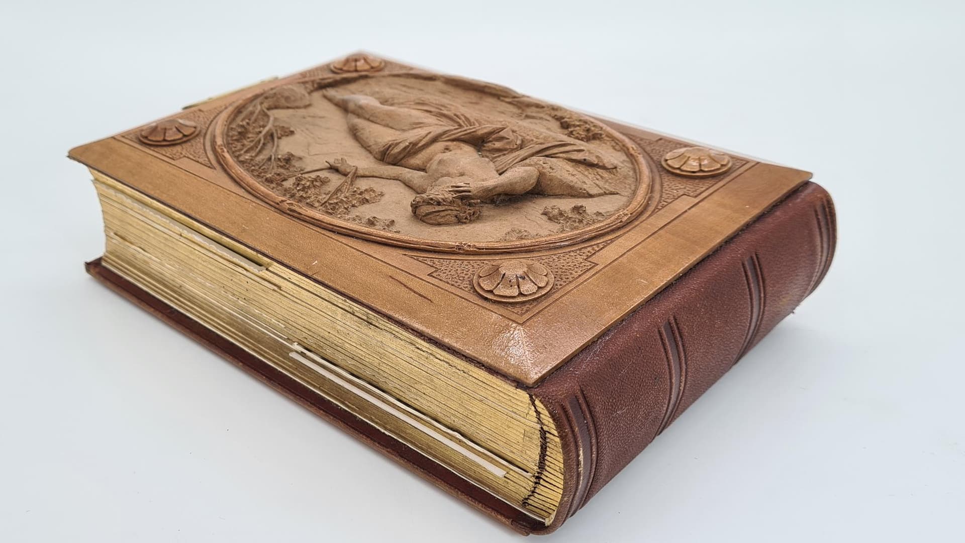 Antyczny album fotograficzny z reliefową drewnianą okładką | ok. 80 zdjęć | okres powojenny - 185785