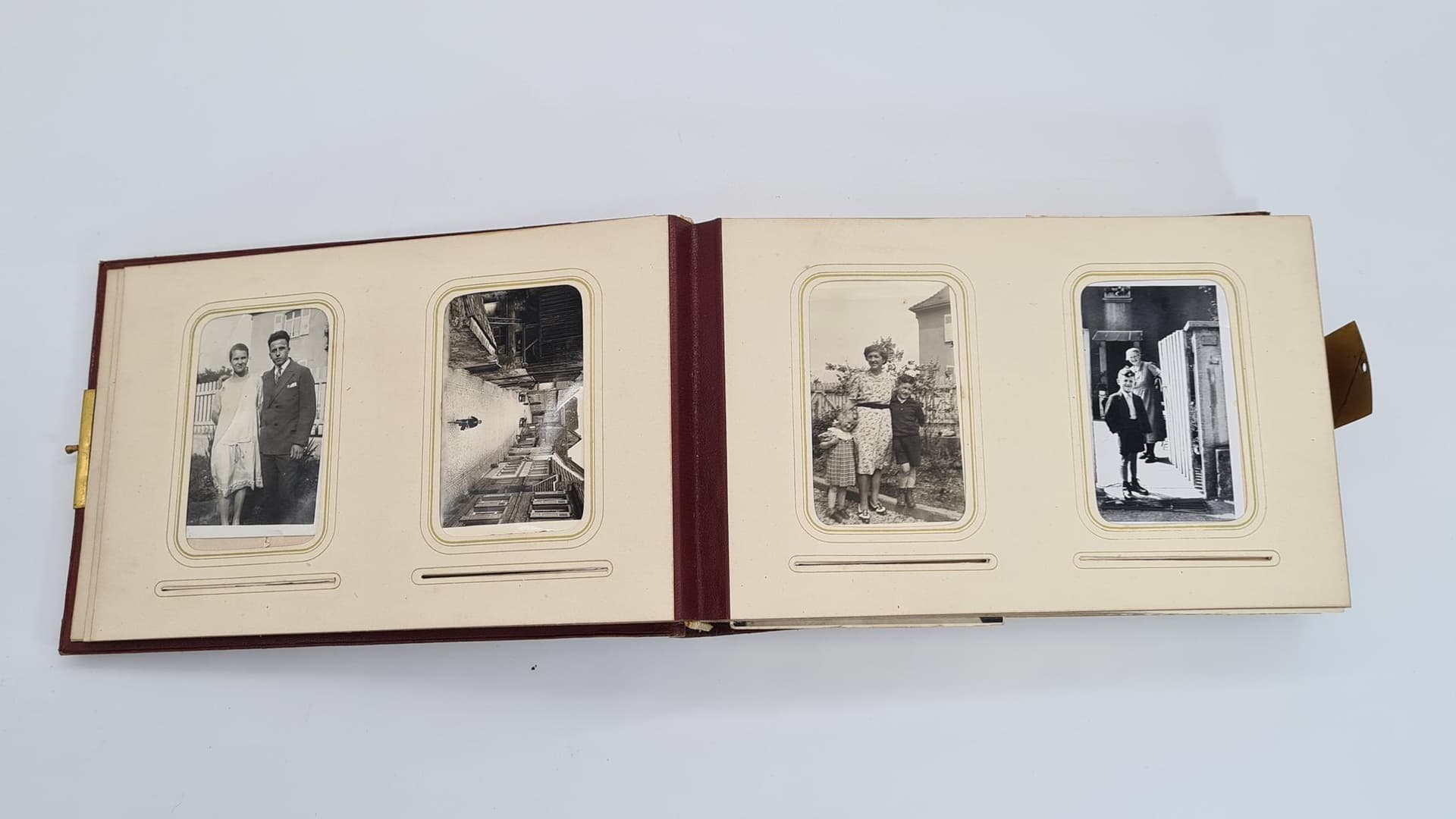 Antyczny album fotograficzny z reliefową drewnianą okładką | ok. 80 zdjęć | okres powojenny - 185790