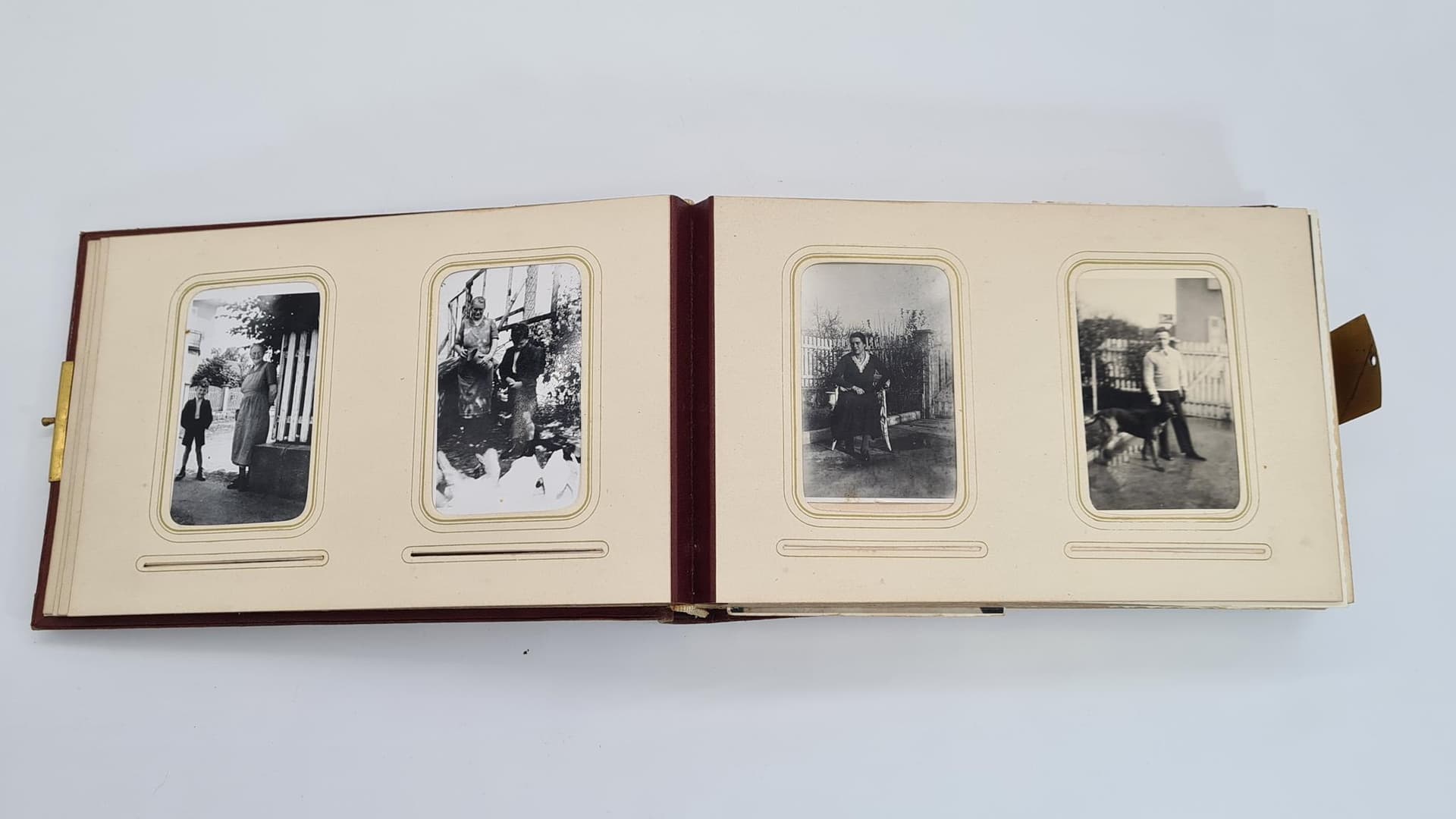 Antyczny album fotograficzny z reliefową drewnianą okładką | ok. 80 zdjęć | okres powojenny - 185791