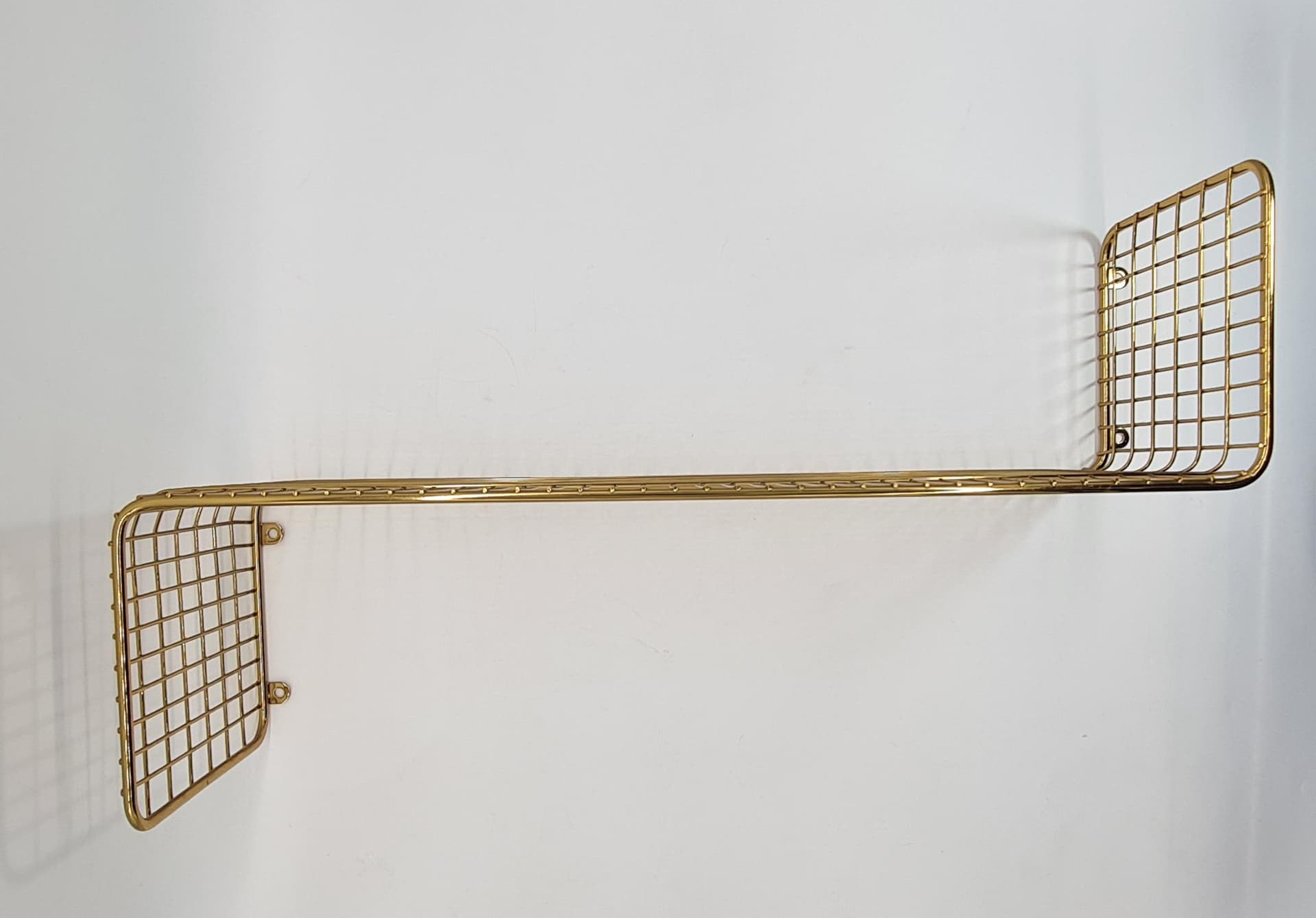 Złota półka ścienna z metalowej siatki - 185832