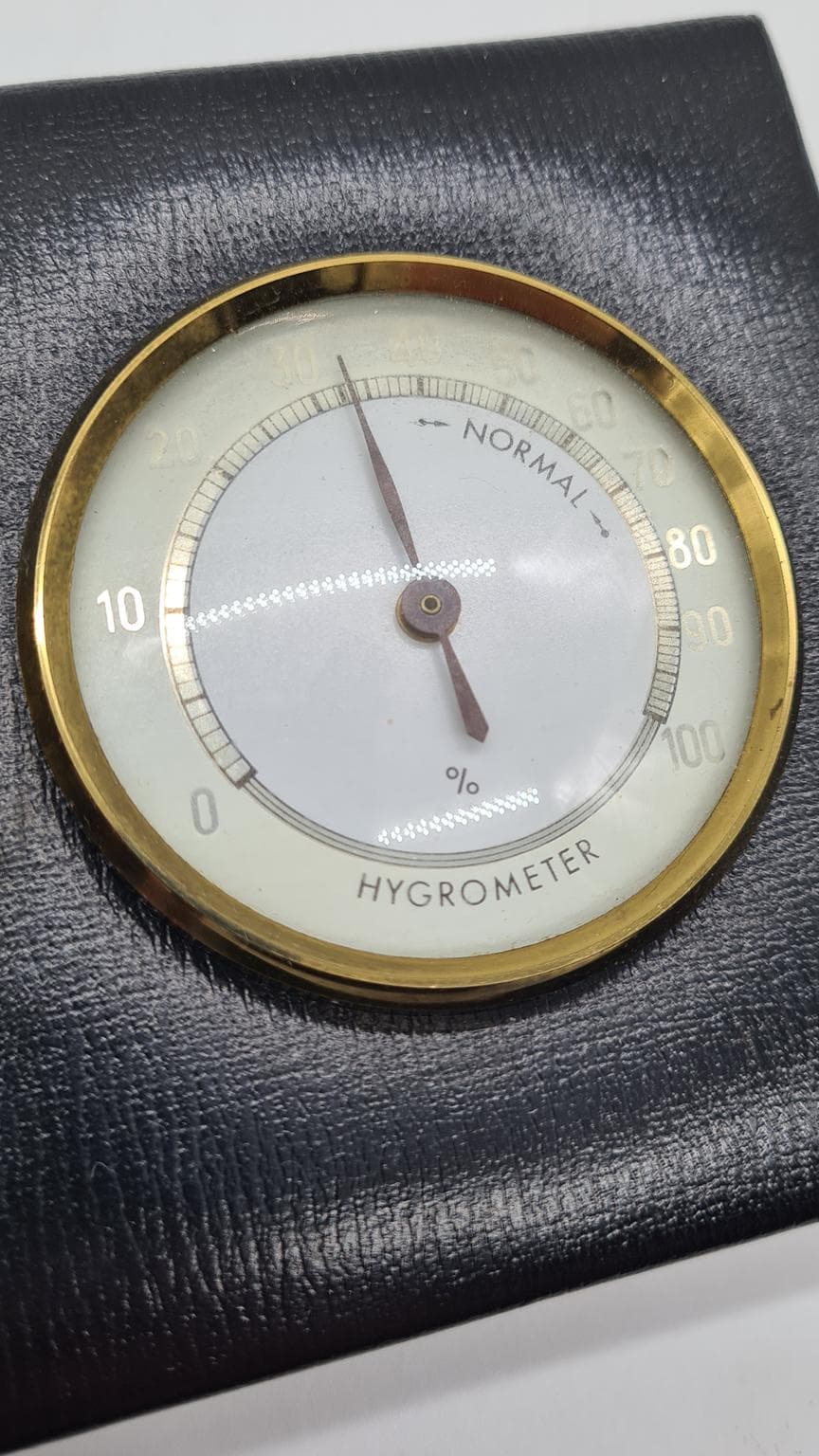 Stacja pogodowa ścienna, czarny winyl, mosiądz, szkło, Holandia, lata 60. - 185893