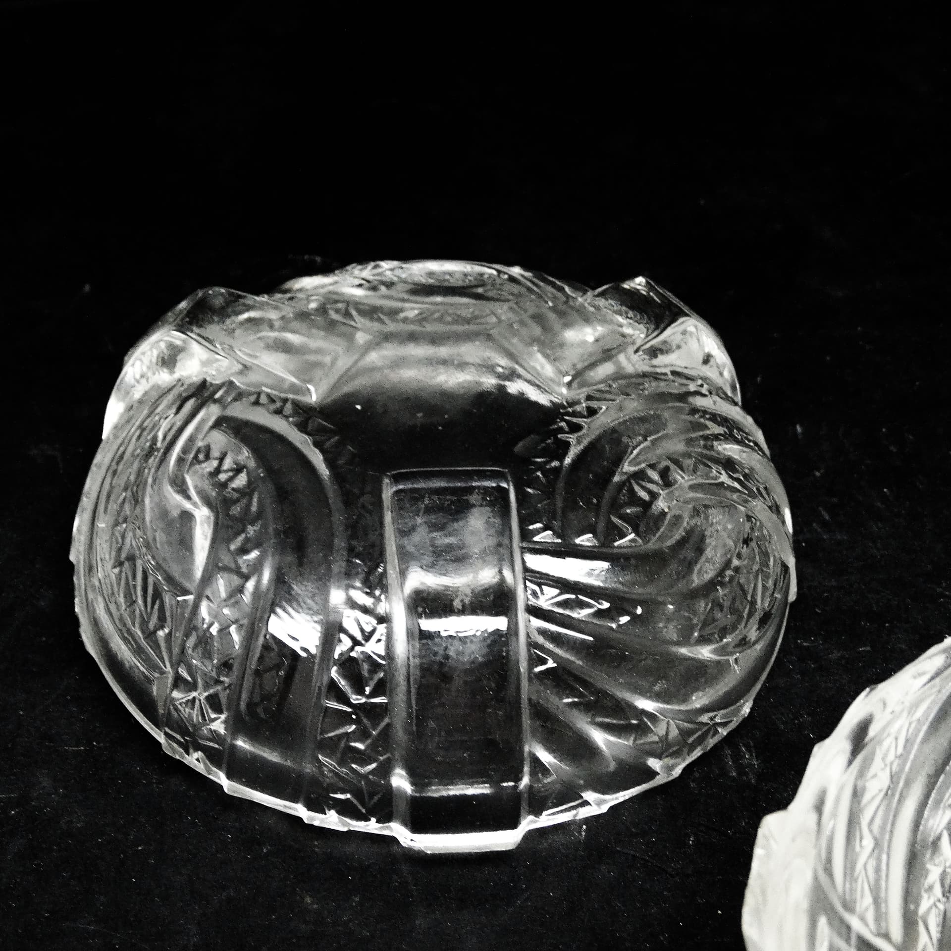 Bomboniera Art déco, szkło prasowane, Huta Szkła Hortensja, Polska, lata 50. - 186068