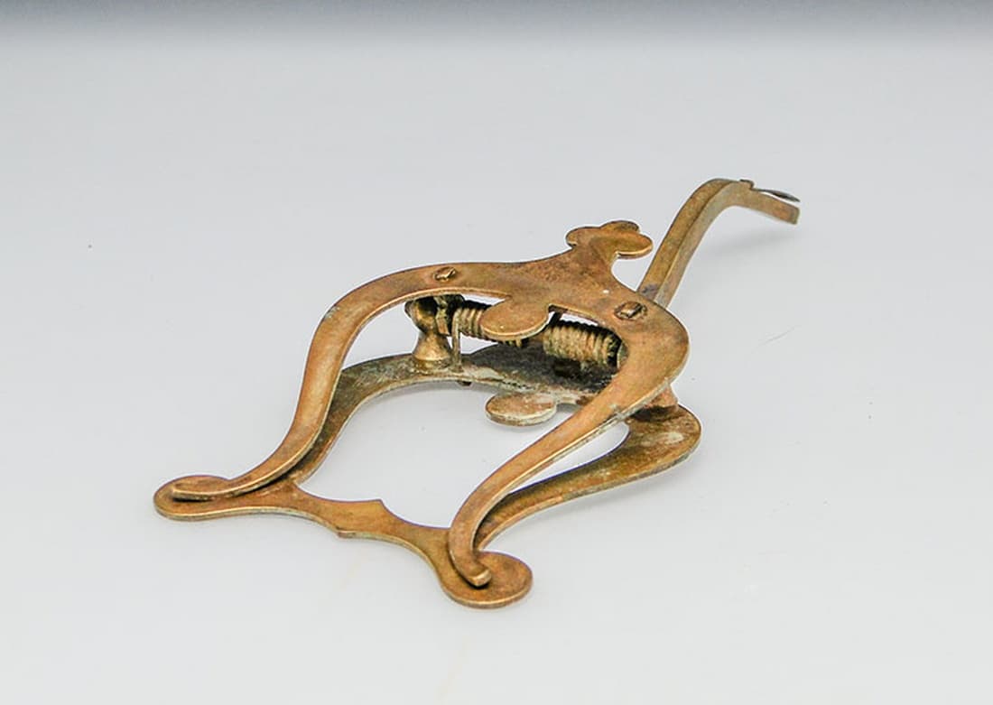 Music holder clip, Art Nouveau, brass, early 20th c. - 186368
