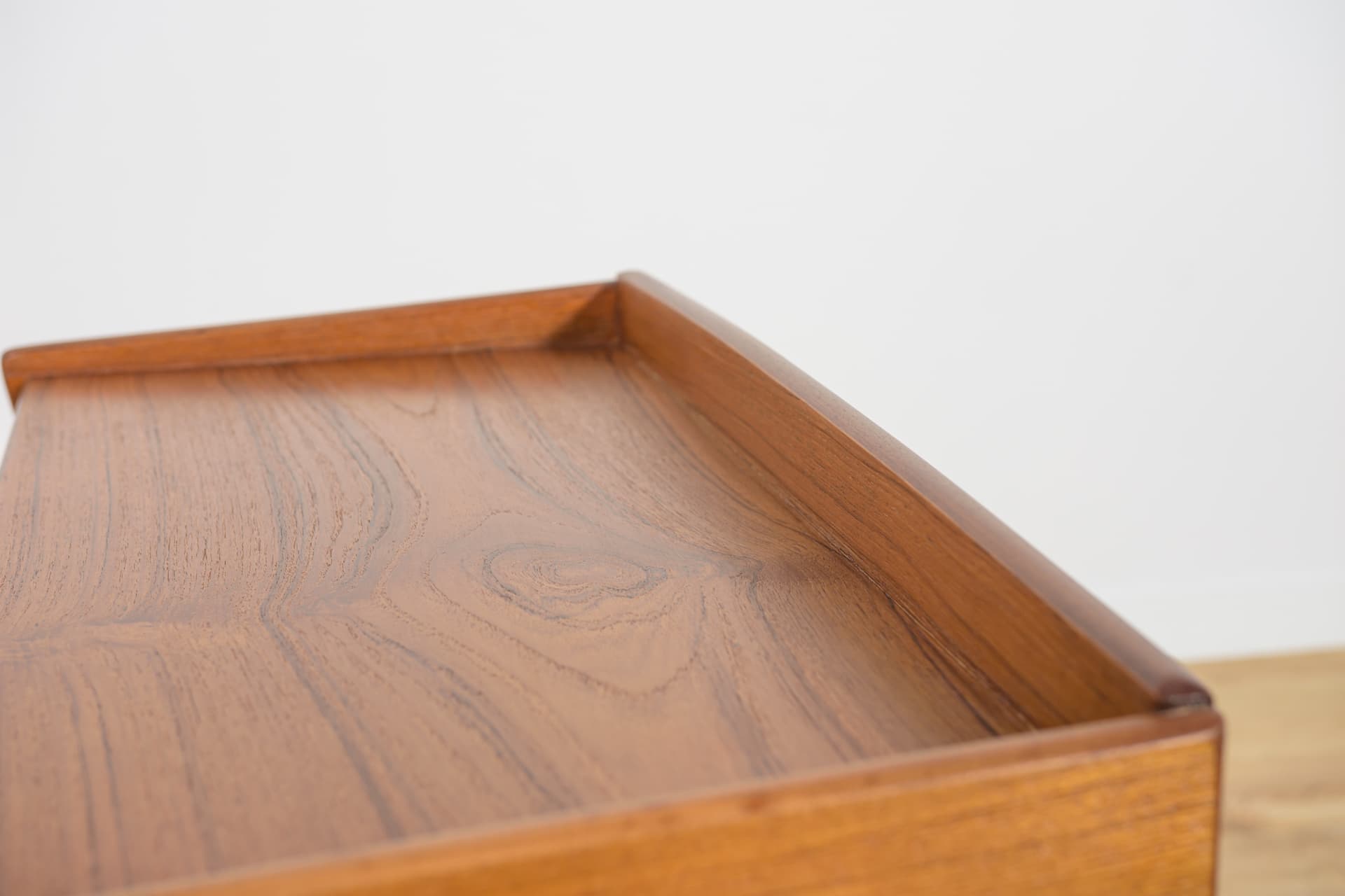 Stolik pomocniczy, teak brązowy jasny, rattan, proj. S. Rasmussen, Dania, lata 60. - 186807