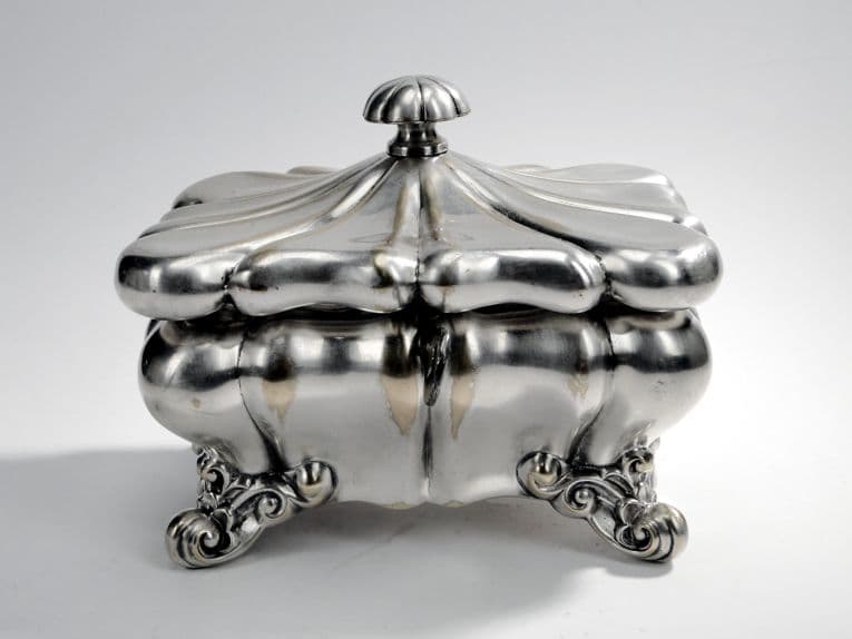 Cukiernica sarkofagowa Biedermeier, mosiądz srebrzony, Szwecja, XIX w. - 187608