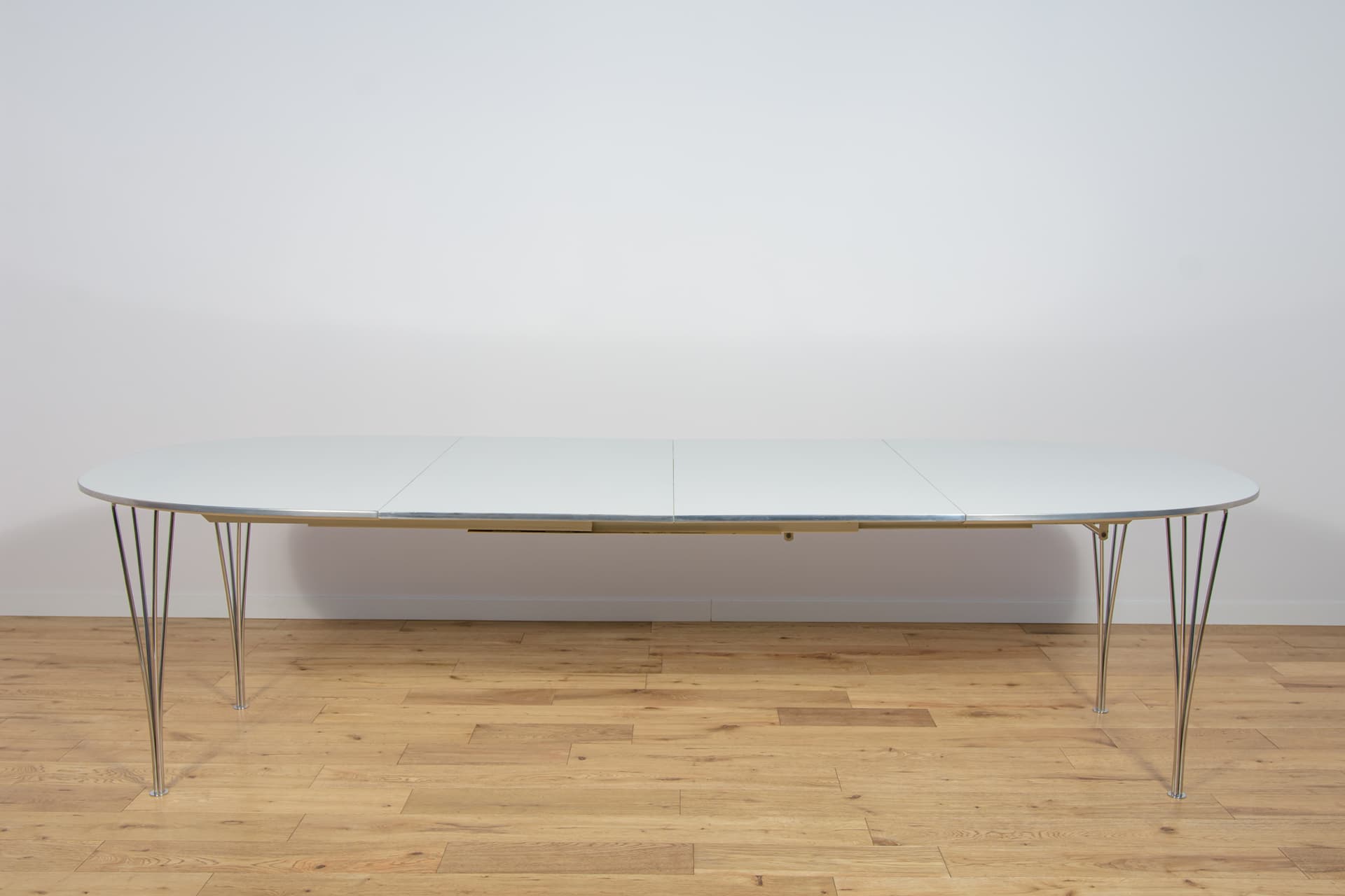 Extendable Table B612 Superellipse, white, aluminum, by P. Hein, B. Mathsson, Fritz Hansen, Denmark, 1960s. - 188089