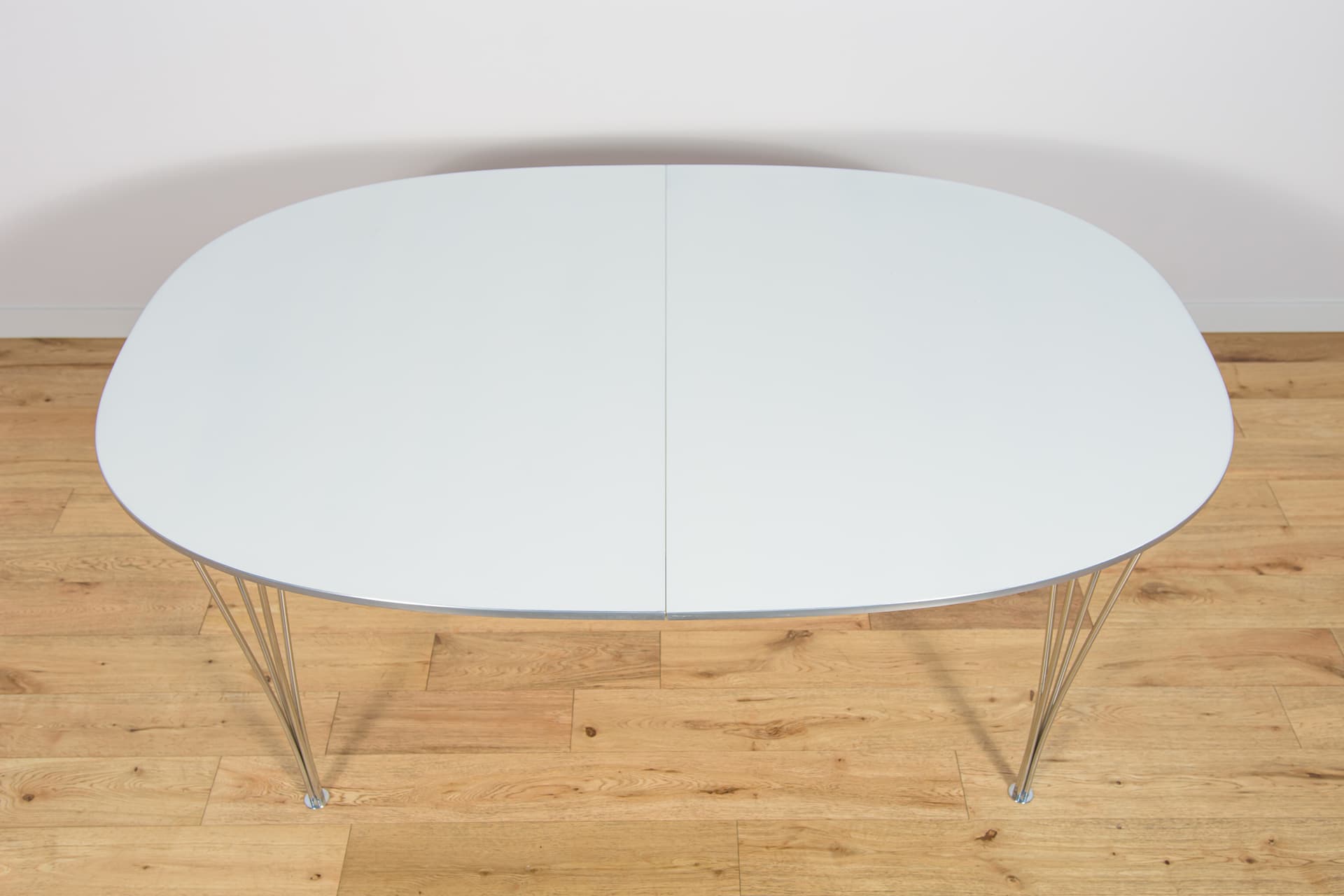 Extendable Table B612 Superellipse, white, aluminum, by P. Hein, B. Mathsson, Fritz Hansen, Denmark, 1960s. - 188085