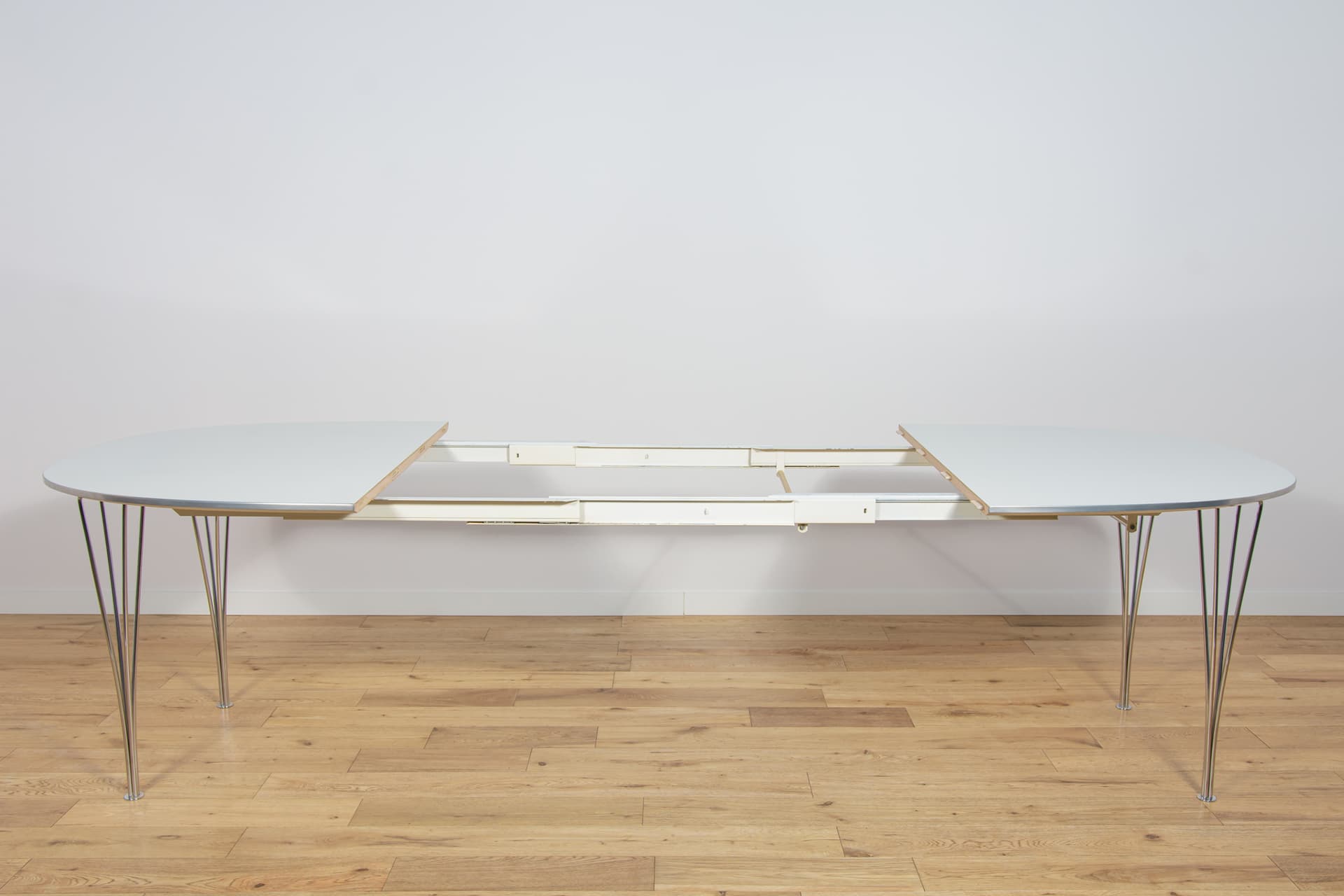 Extendable Table B612 Superellipse, white, aluminum, by P. Hein, B. Mathsson, Fritz Hansen, Denmark, 1960s. - 188088