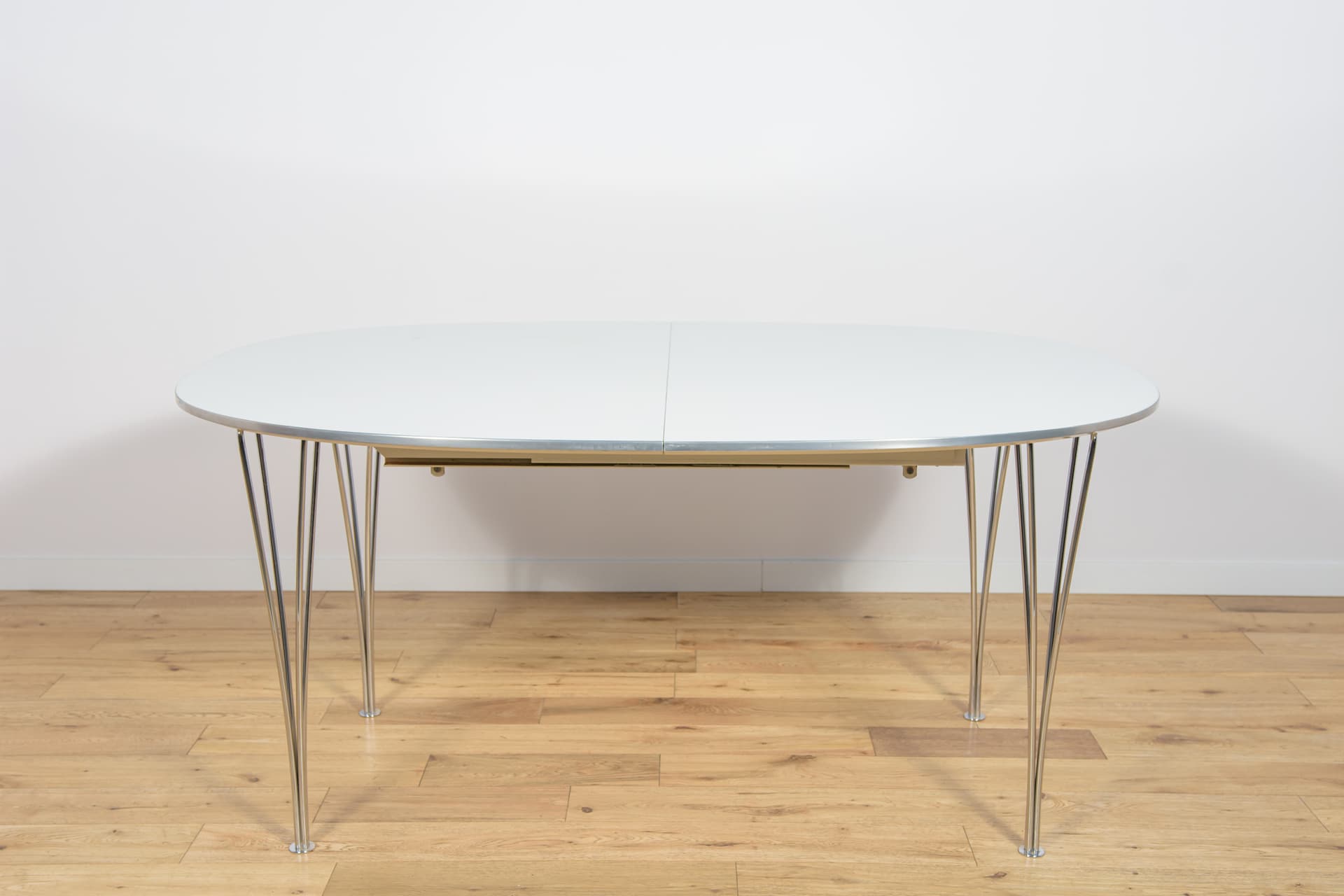 Extendable Table B612 Superellipse, white, aluminum, by P. Hein, B. Mathsson, Fritz Hansen, Denmark, 1960s. - 188084
