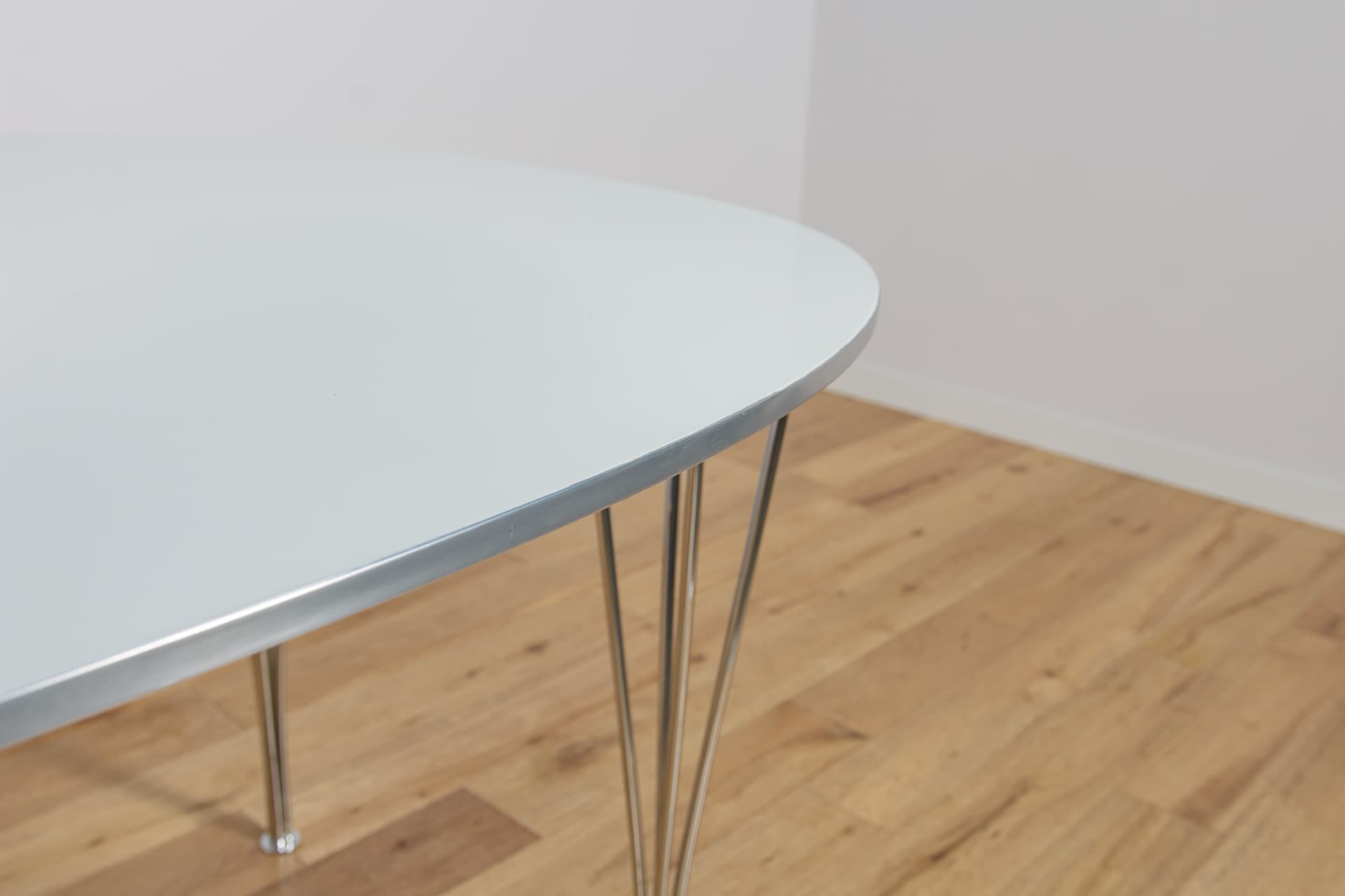 Extendable Table B612 Superellipse, white, aluminum, by P. Hein, B. Mathsson, Fritz Hansen, Denmark, 1960s. - 188093