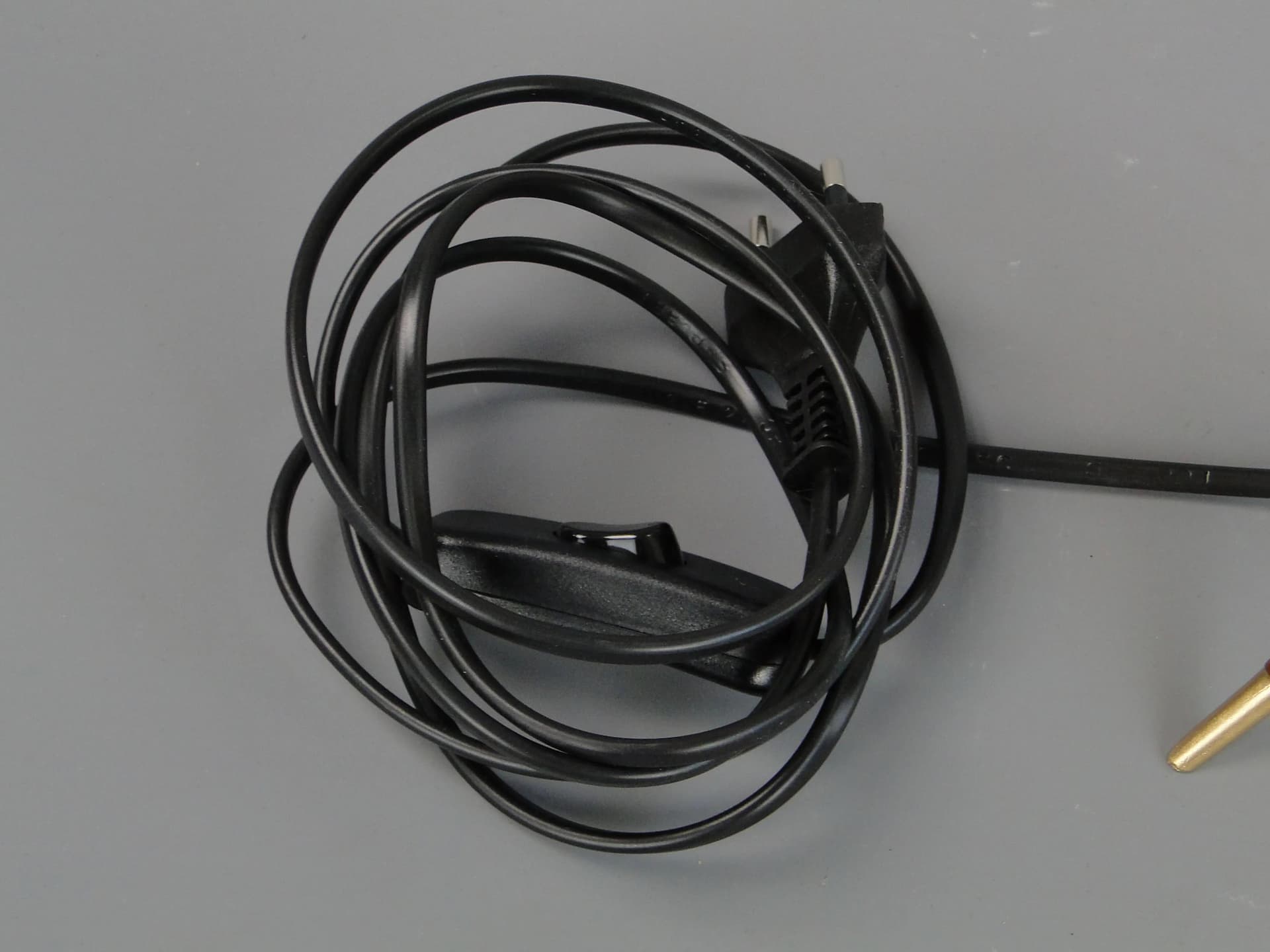 Lampa stołowa New Look, orzech, metal, abażur ecru, Polska, lata 60. - 13108