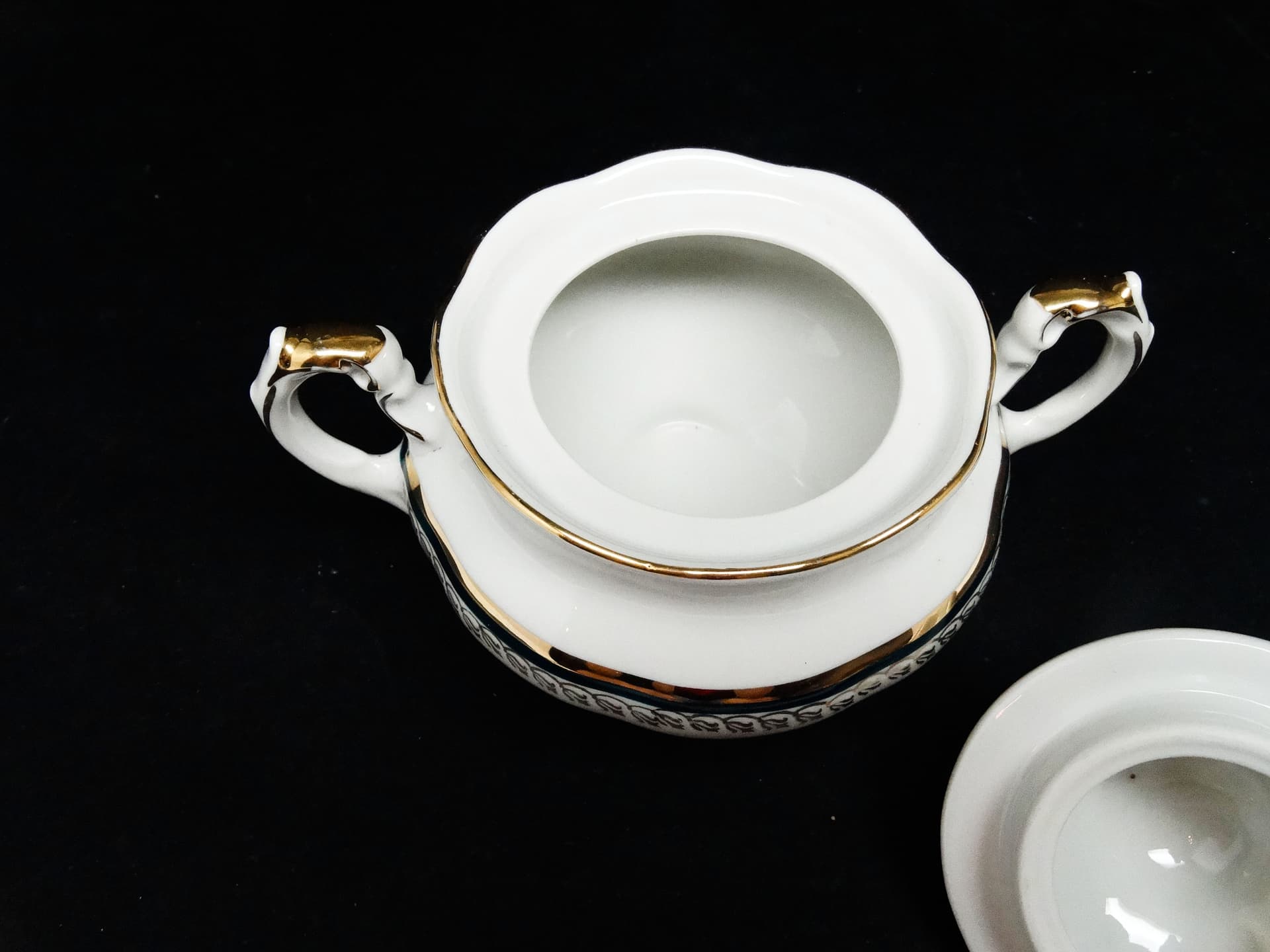 Rococo sugar bowl, porcelain, Poland, 1970s. - 189402