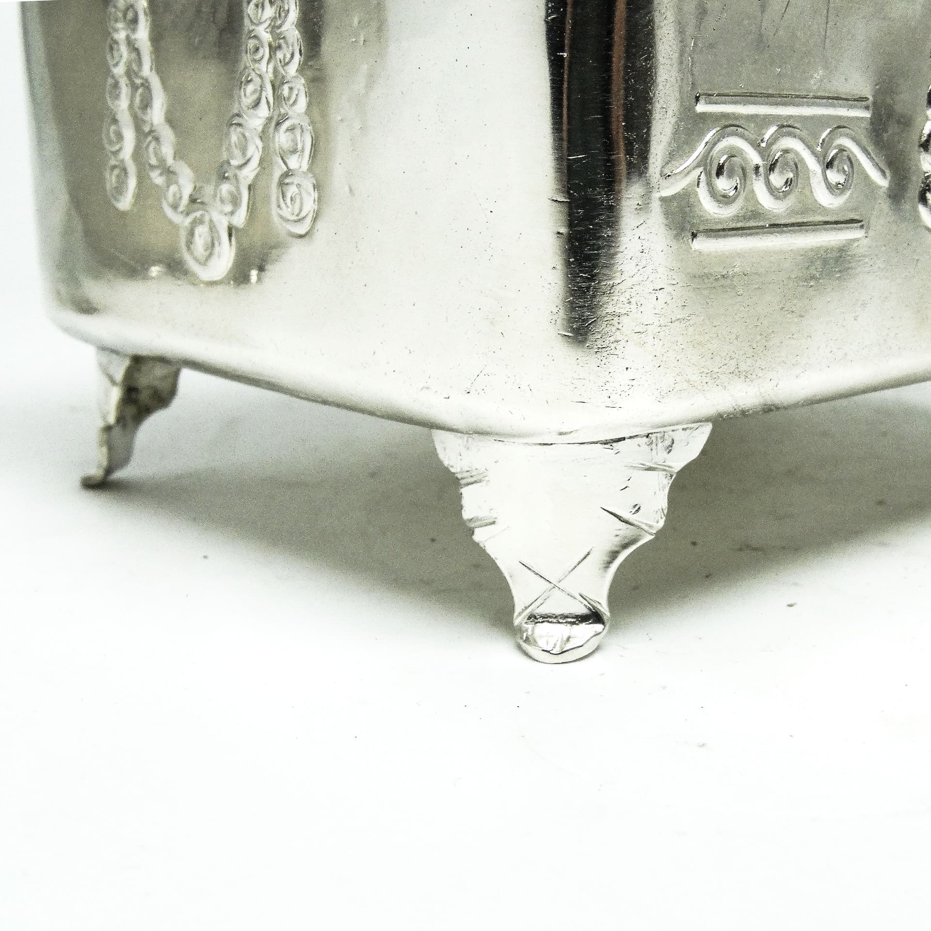 Cukiernica Secesja, mosiądz srebrzony, Bracia Henneberg, Polska, lata 20. - 189464