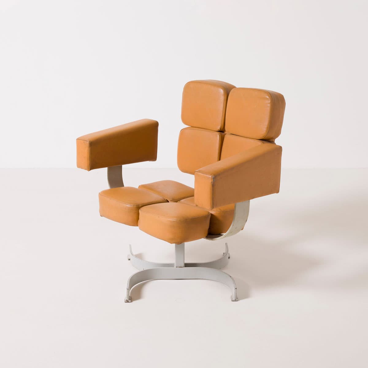 Fotel obrotowy brutalistyczny, sztuczna skóra brązowy, stal beżowy, Czechosłowacja, lata 70. - 189985