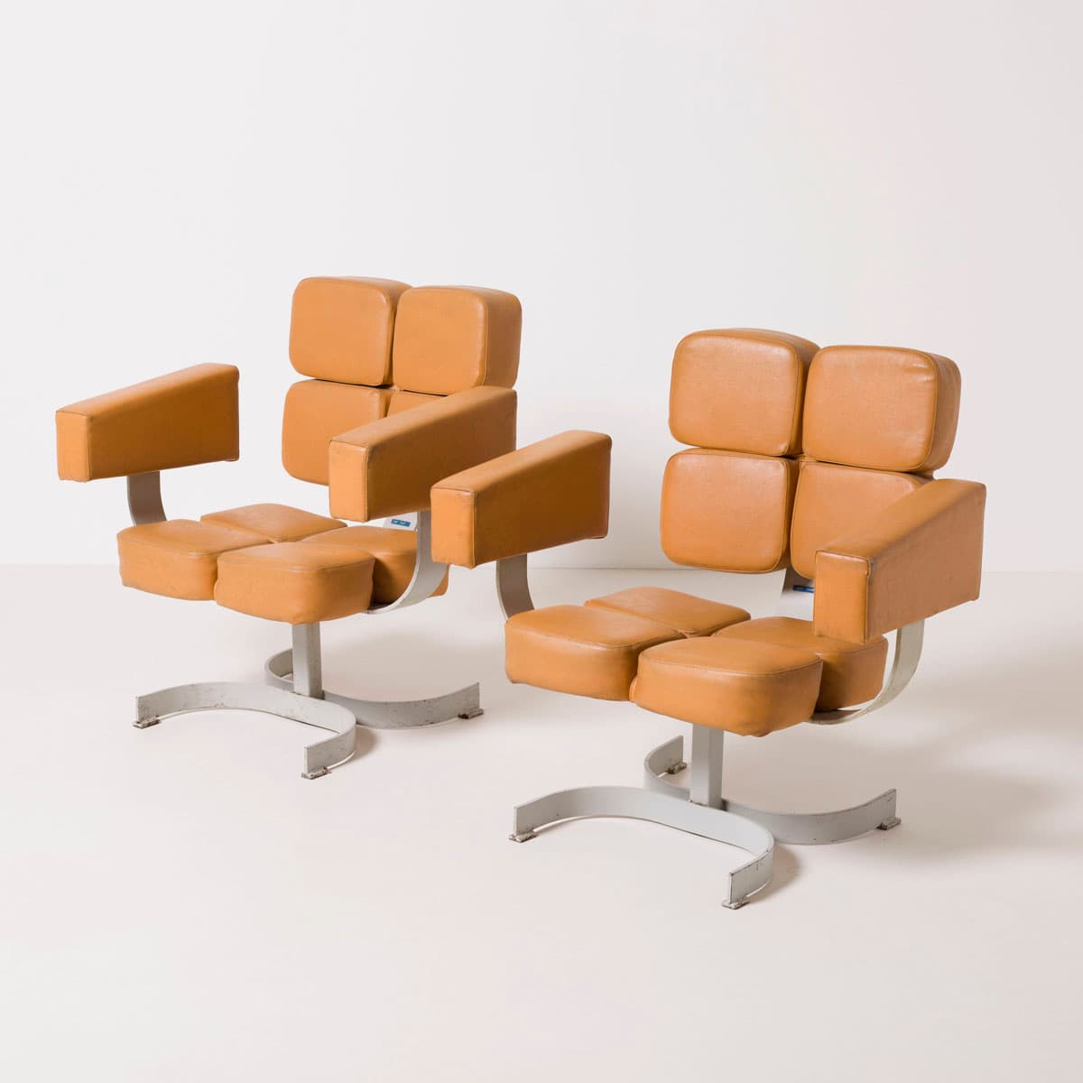 Fotel obrotowy brutalistyczny, sztuczna skóra brązowy, stal beżowy, Czechosłowacja, lata 70. - 189993