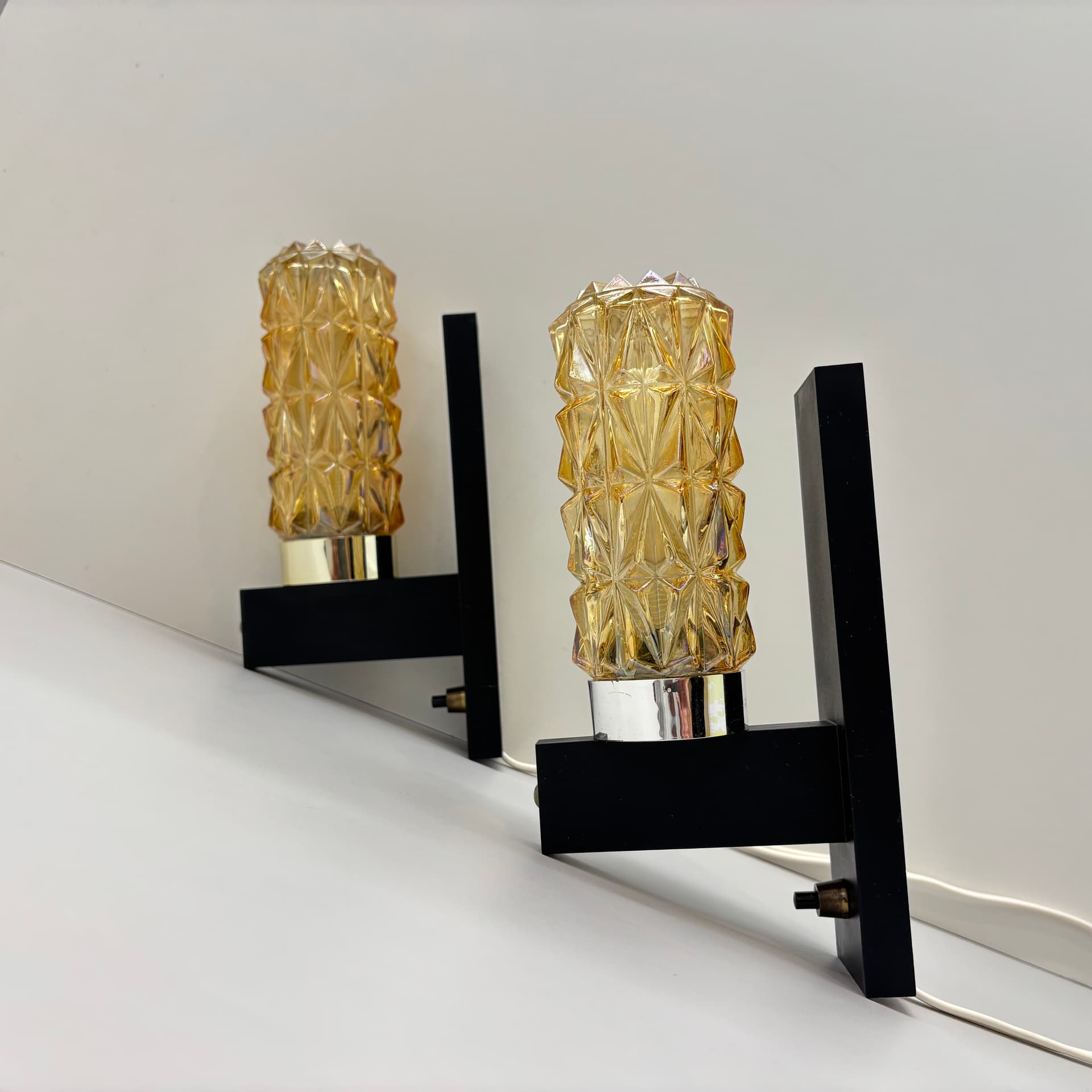 Para kinkietów, bursztynowe szkło, czerń, Dania, lata 70. - 190103