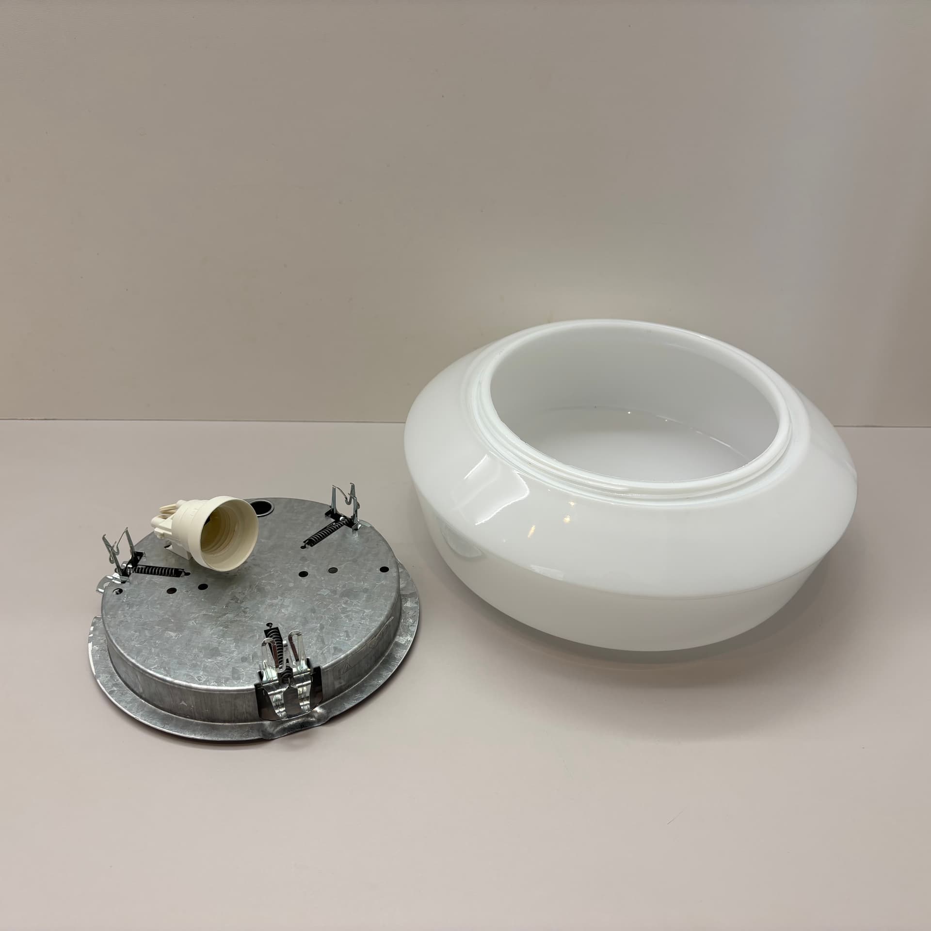 Kinkiet Bauhaus, biały, szkło, Niemcy, lata 90. - 190417