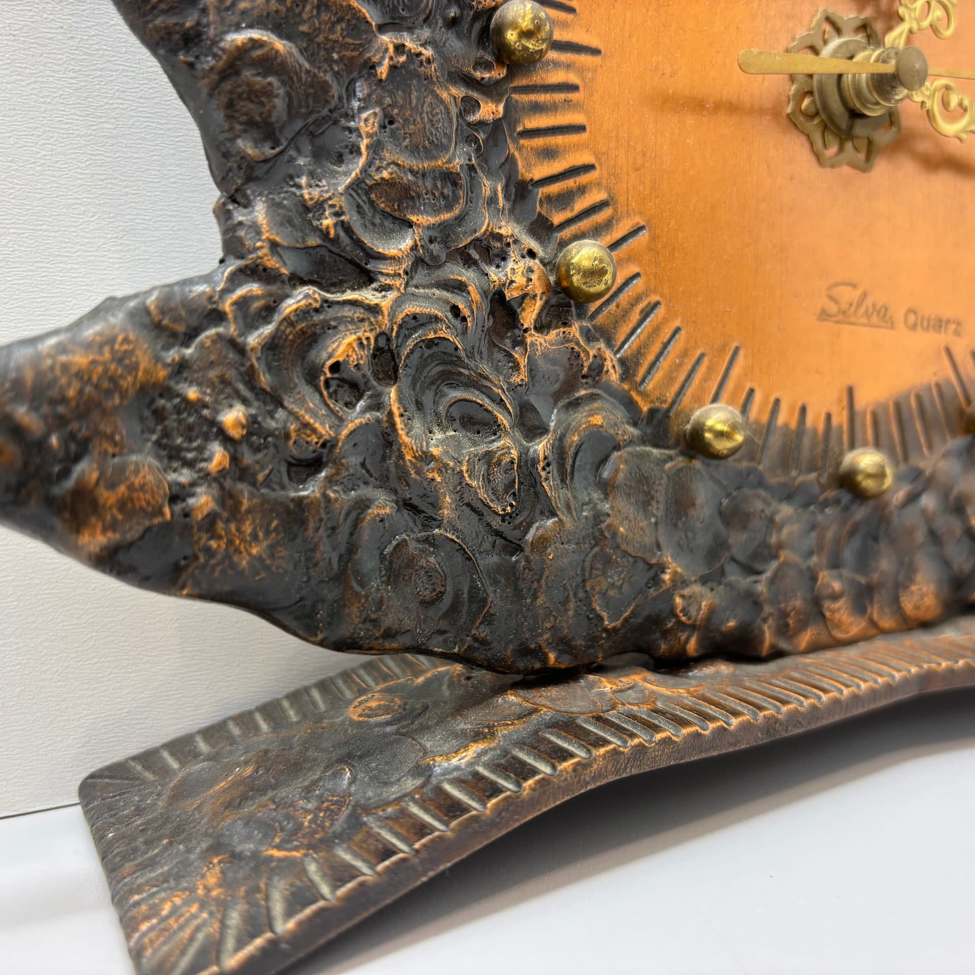 Zegar stołowy brutalistyczny, brązowy ciemny, metal, Niemcy, lata 70. - 190427