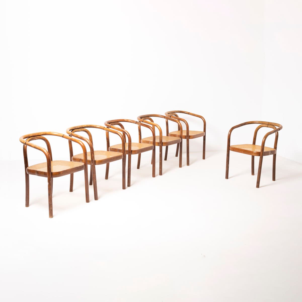 Komplet sześciu krzeseł do jadalni, buk brązowy, rattan beżowy, proj. A. Suman, TON, Czechosłowacja, lata 60. - 190706