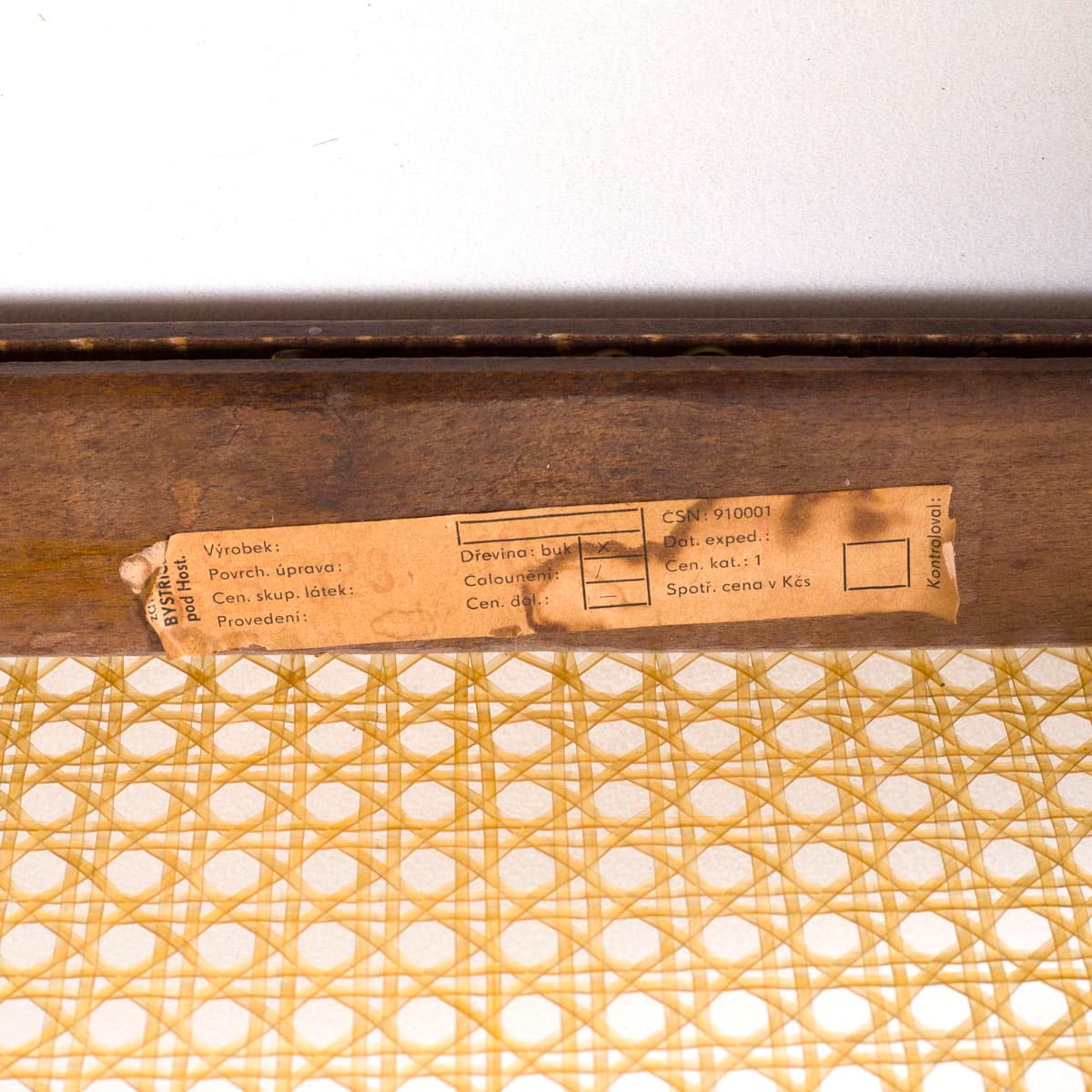 Komplet sześciu krzeseł do jadalni, buk brązowy, rattan beżowy, proj. A. Suman, TON, Czechosłowacja, lata 60. - 190717