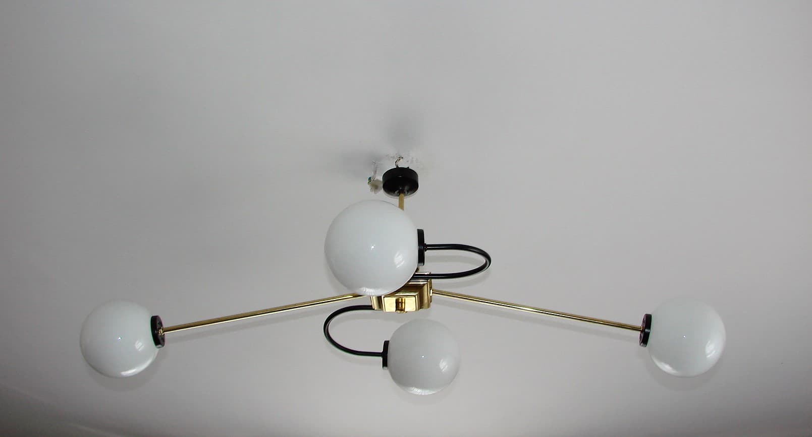 Chandelier, Stilnovo, white glass, brass, Italy, 1960s. - 190823