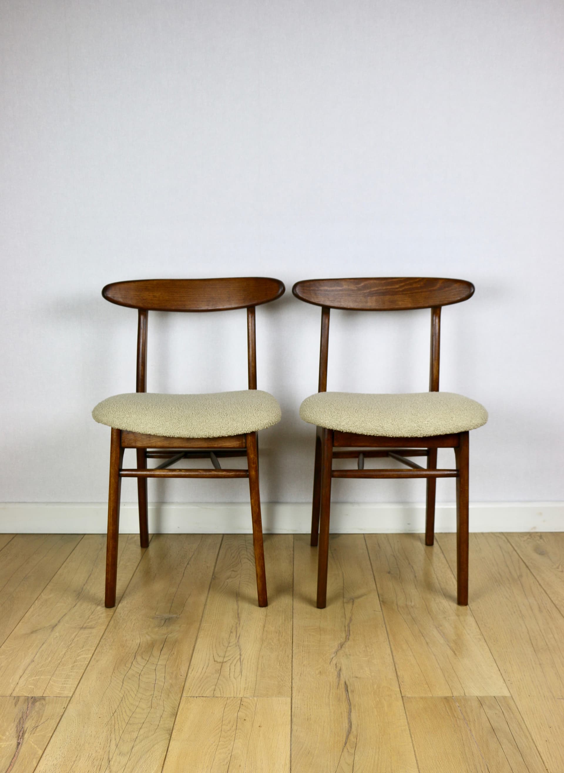 Zestaw trzech krzeseł Hałas, beżowy, boucle, lata 70. - 190828