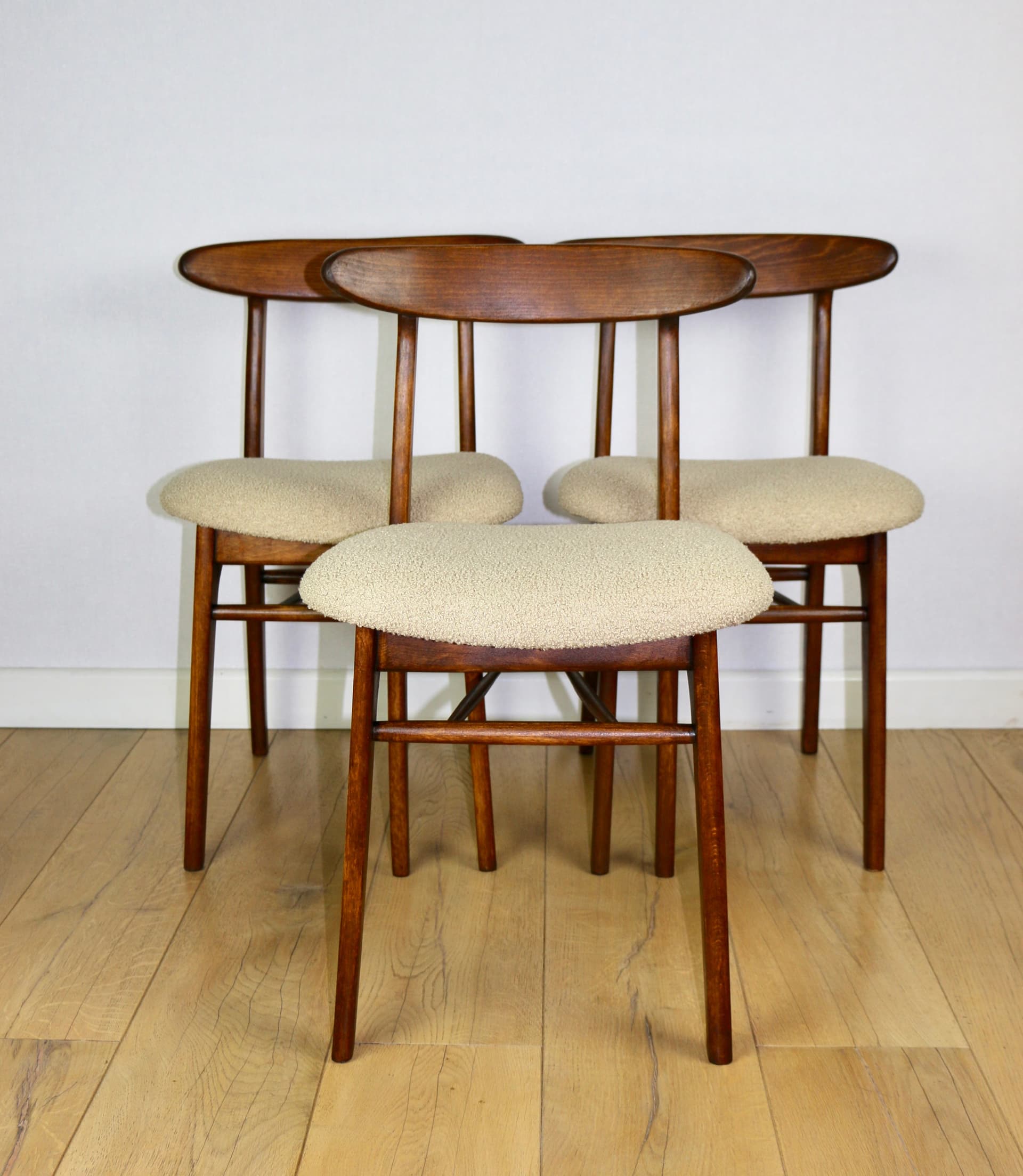 Zestaw trzech krzeseł Hałas, beżowy, boucle, lata 70. - 190826