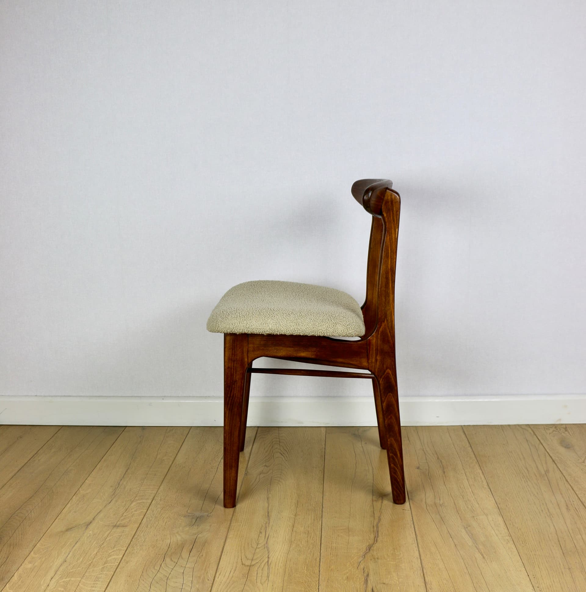 Zestaw trzech krzeseł Hałas, beżowy, boucle, lata 70. - 190827