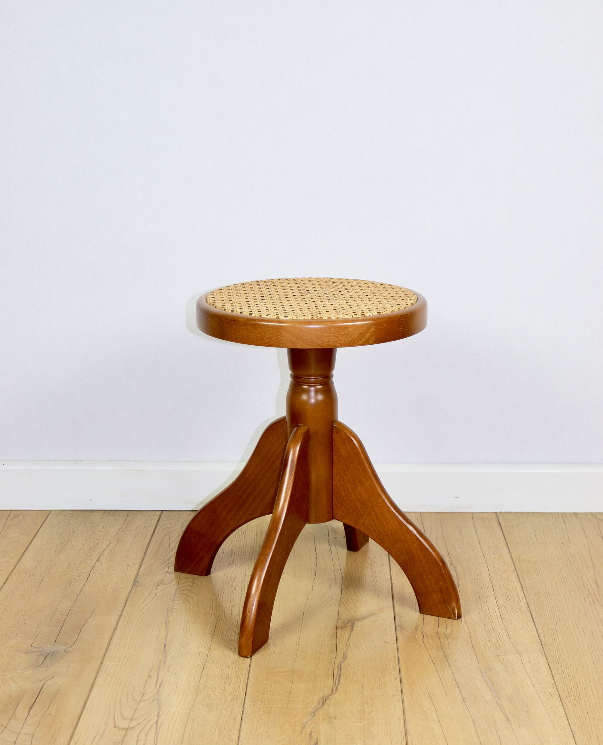Piano stool, beige rattan, oak wood, Poland, 1970s. - 190884