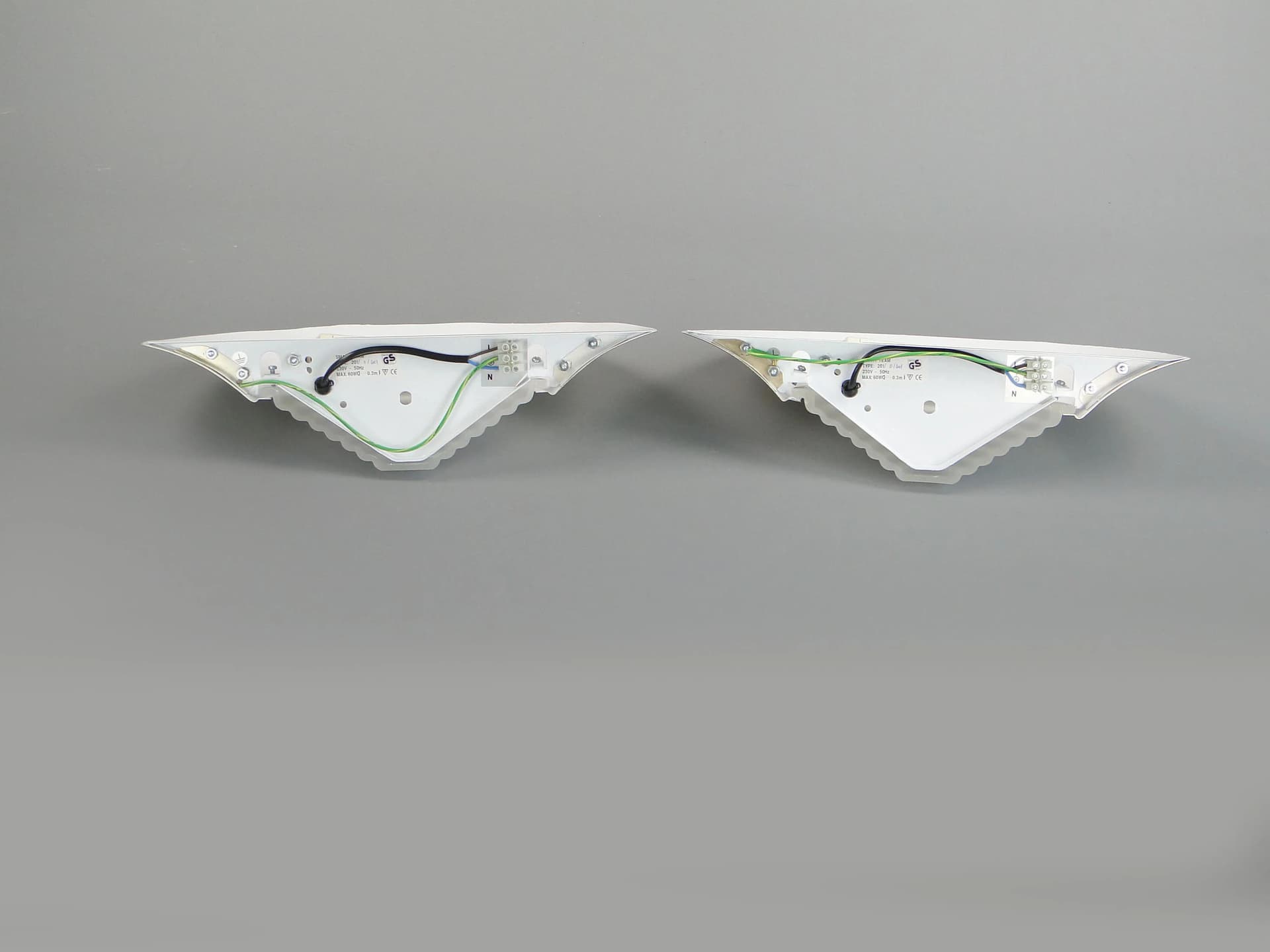 Para kinkietów modernistycznych, mosiądz złoty, szkło białe, Niemcy, lata 70. - 13250