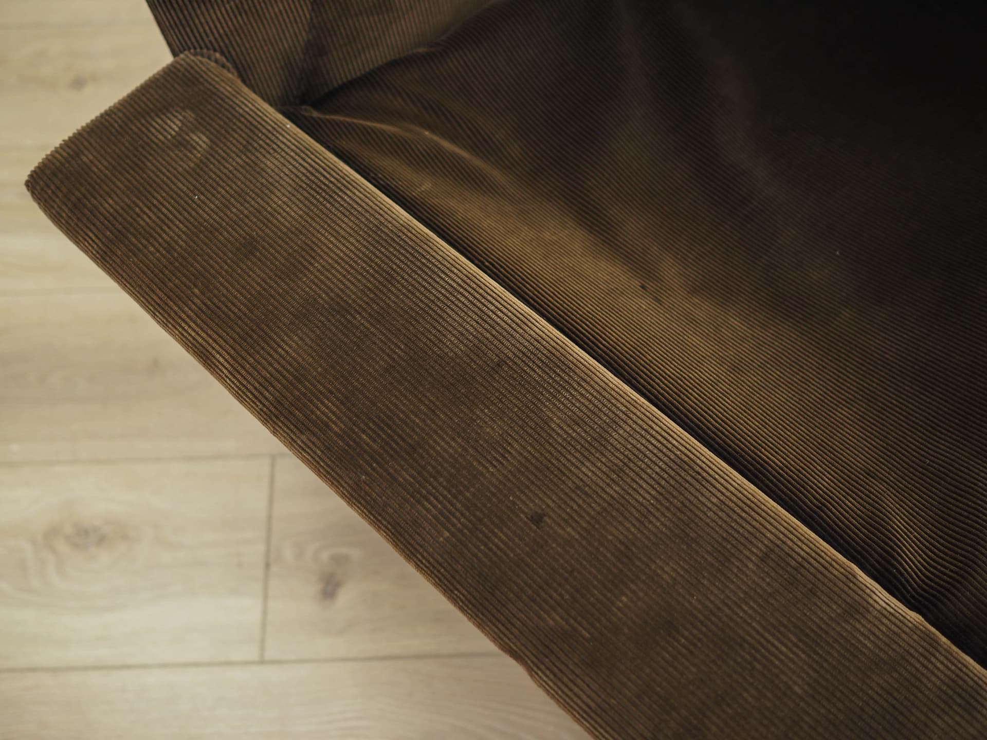 Fotel, sztruks brązowy, Włochy, lata 70. - 191082