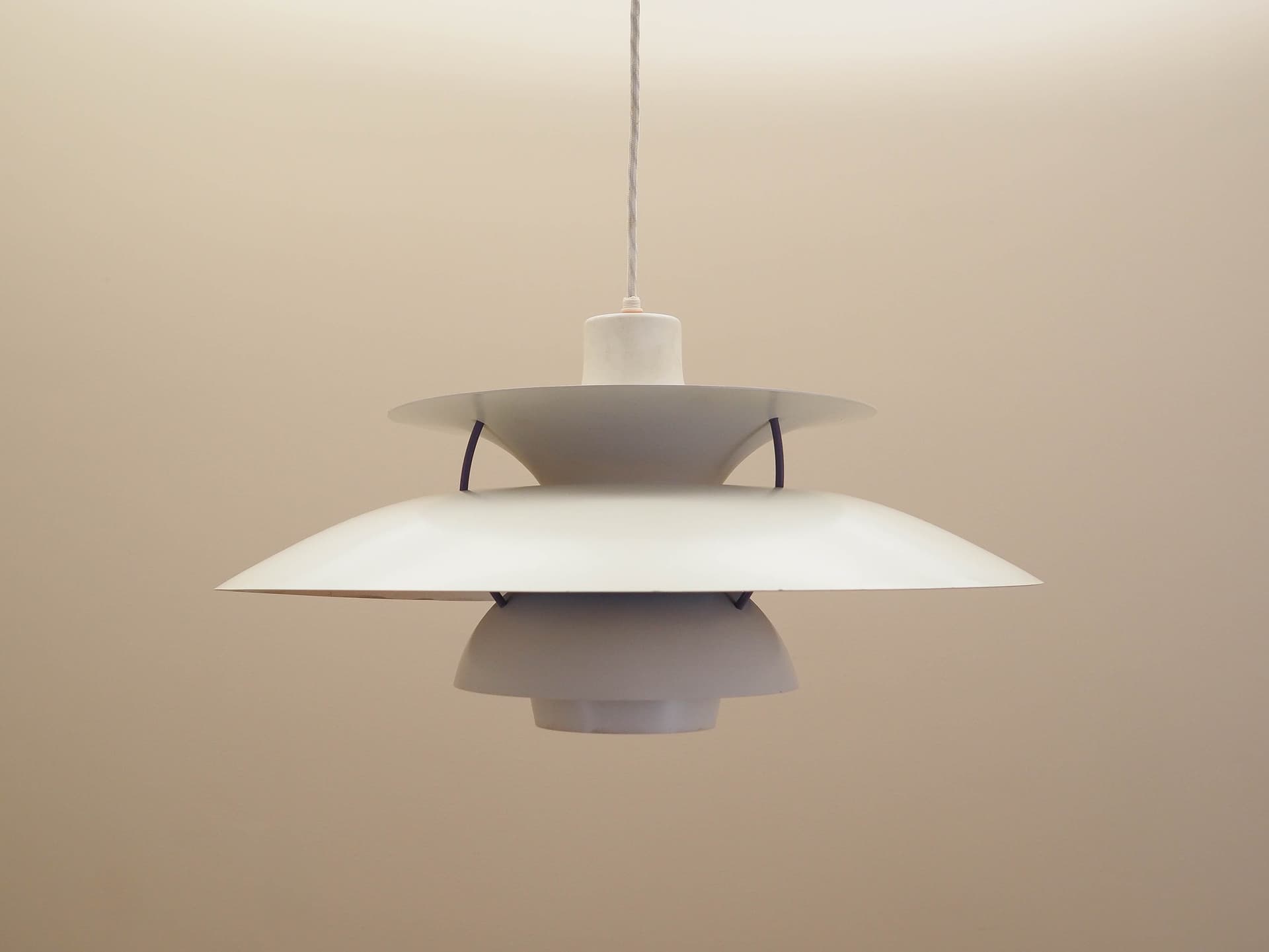 Pendant lamp PH5, ivory white metal, Louis Poulsen, Denmark, 1970s. - 191121