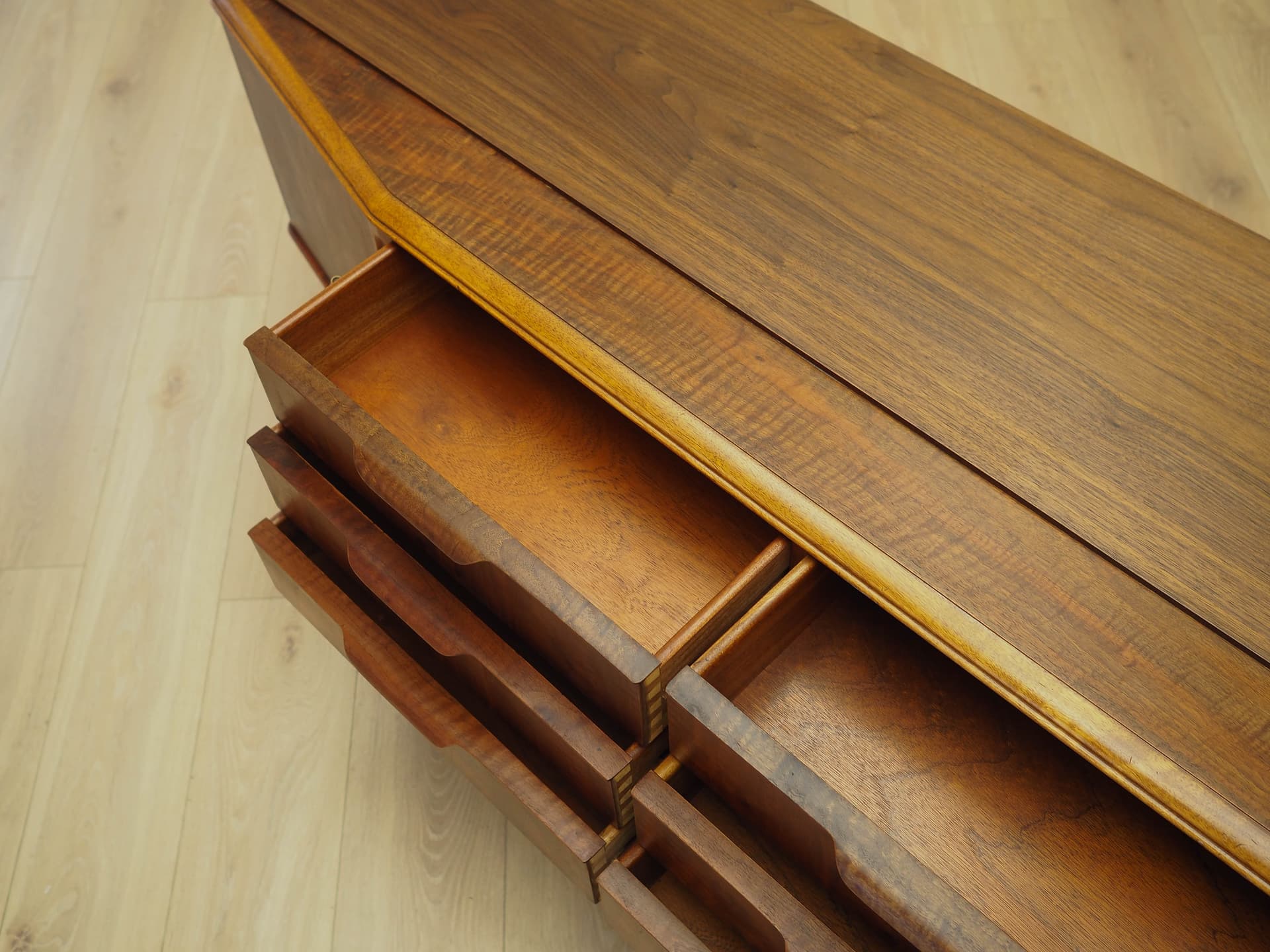 Sideboard, orzech ciemny, Dania, lata 60. - 191177