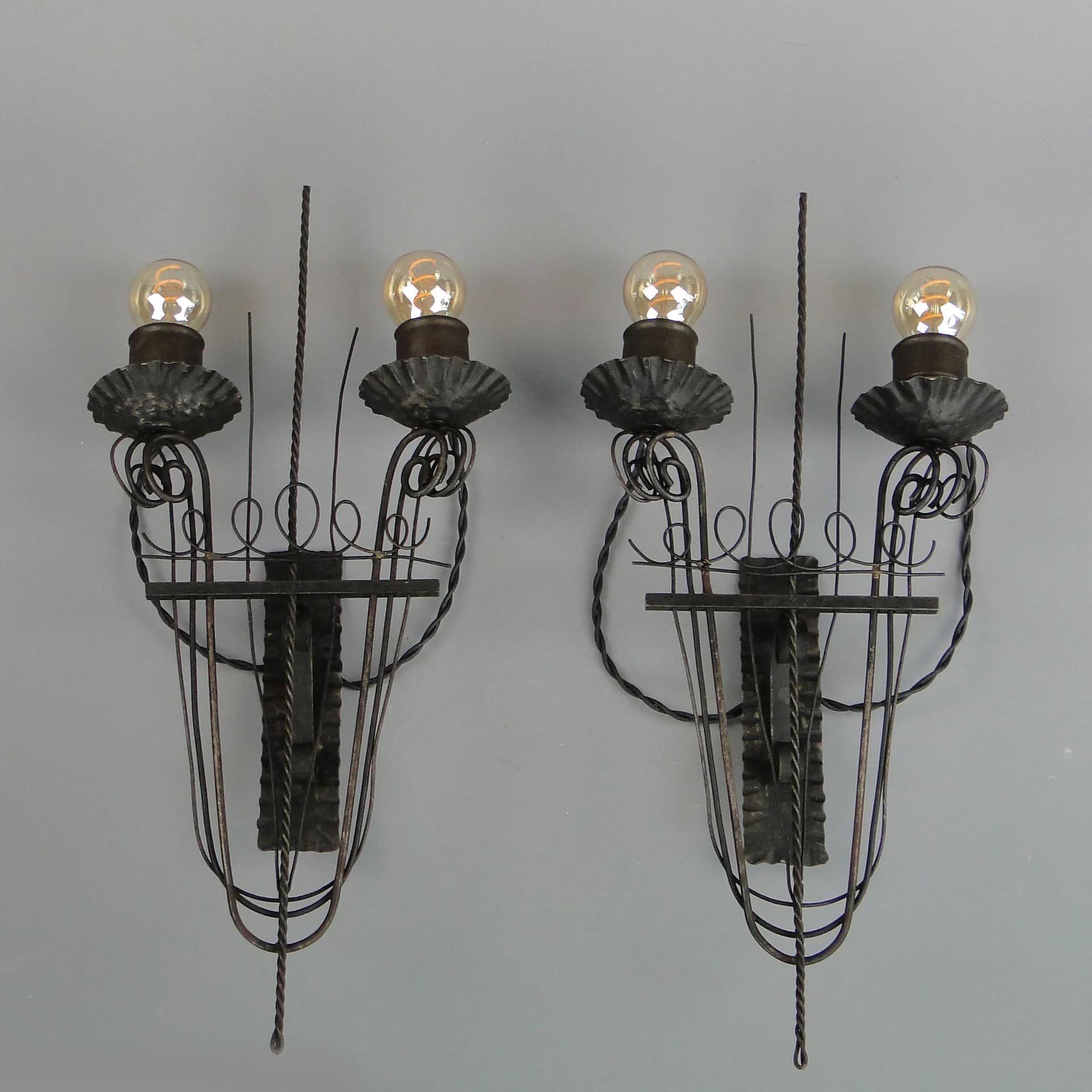 Para kinkietów, metaloplastyka, stal czarna, Polska, lata 60. - 13371