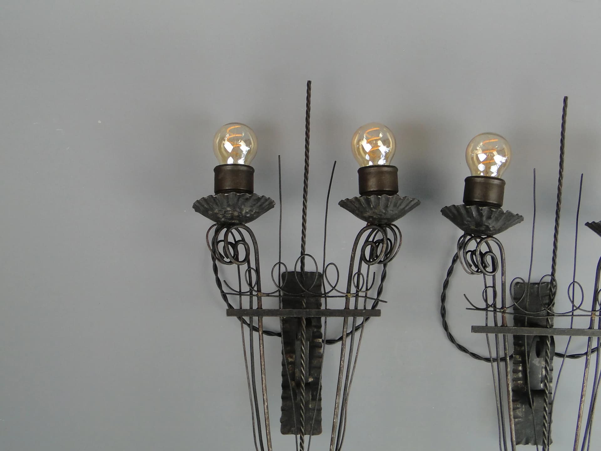 Para kinkietów, metaloplastyka, stal czarna, Polska, lata 60. - 13373