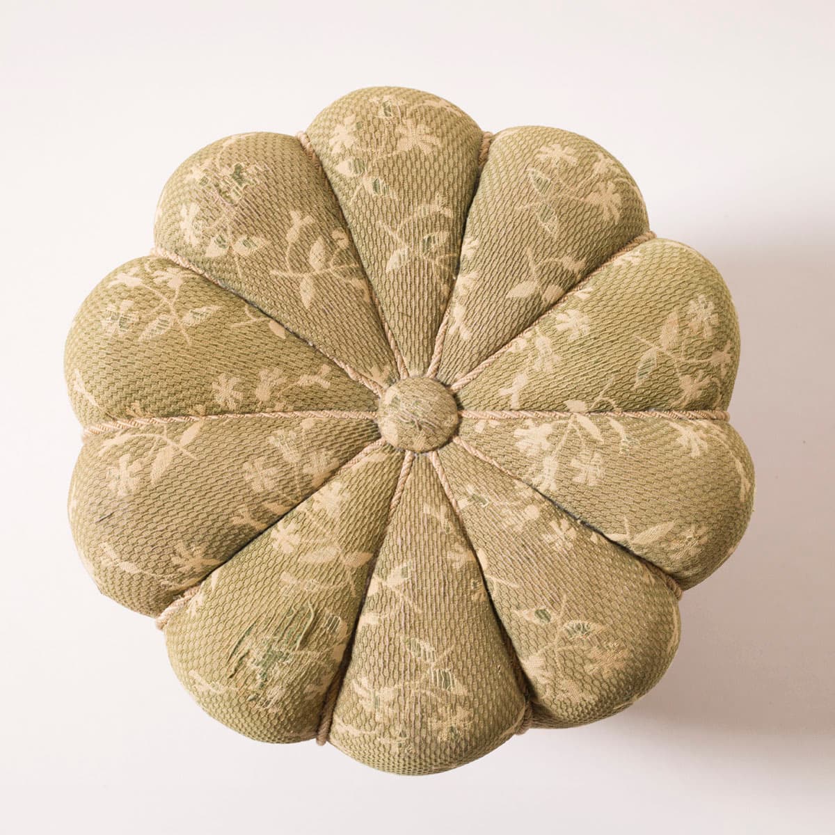 Pufa tulipan, oliwkowa zieleń, wełna, proj. J. Halabala, Czechy, lata 50. - 191402