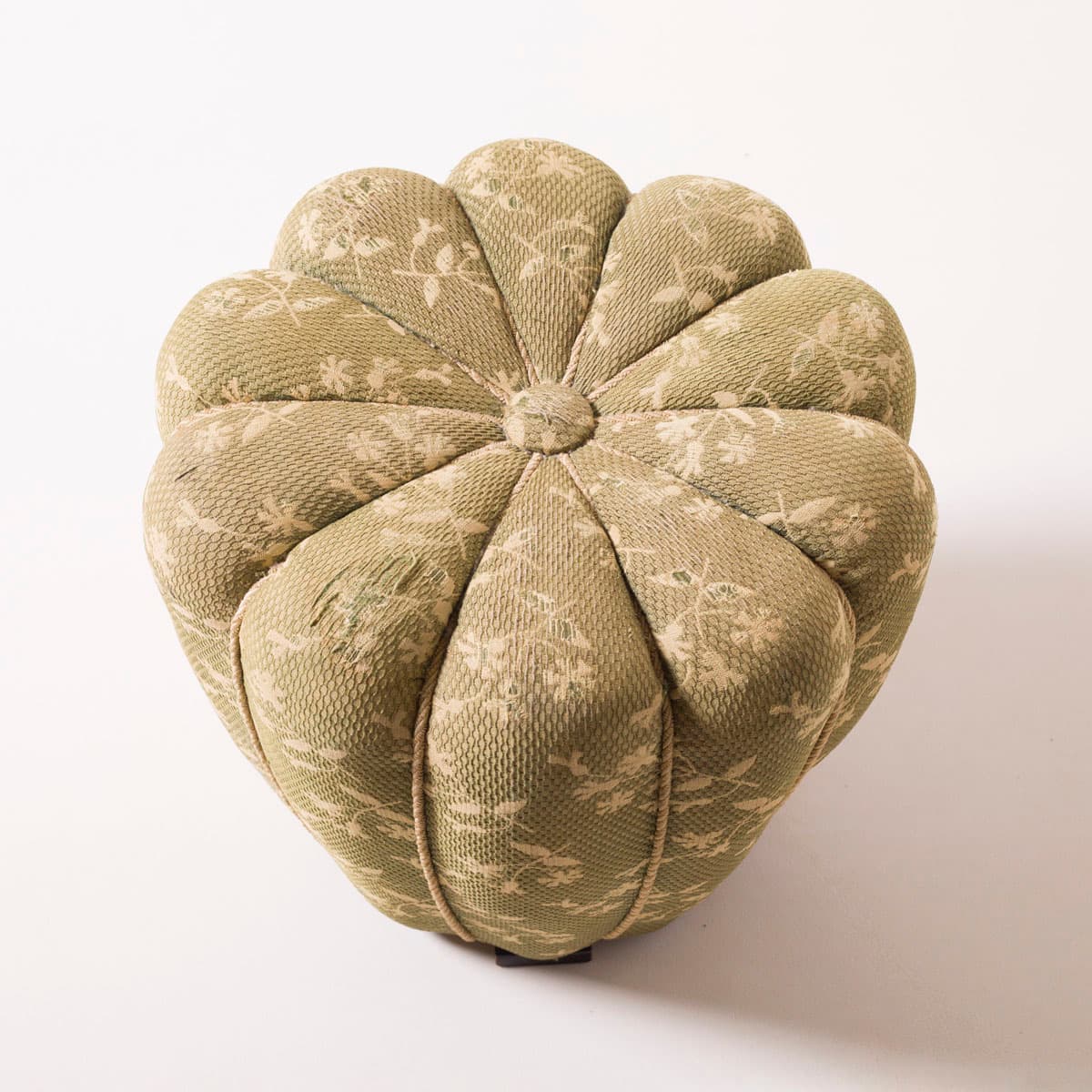 Pufa tulipan, oliwkowa zieleń, wełna, proj. J. Halabala, Czechy, lata 50. - 191400