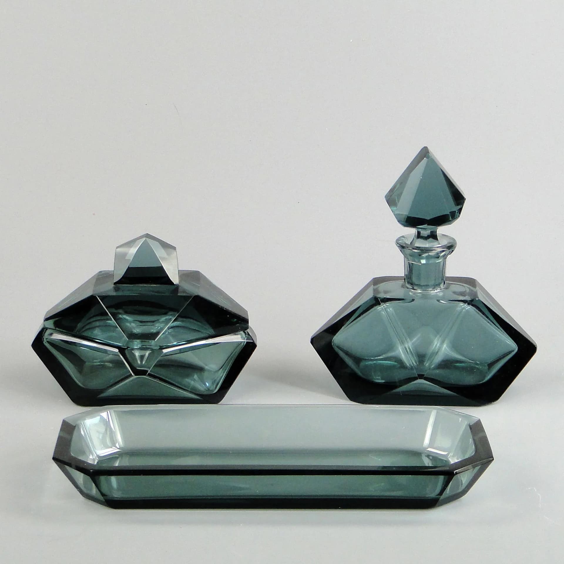 Vanity set Art Deco, grey crystal, Ludwik Moser & Sohne, Czechoslovakia, 1930s. - 13346