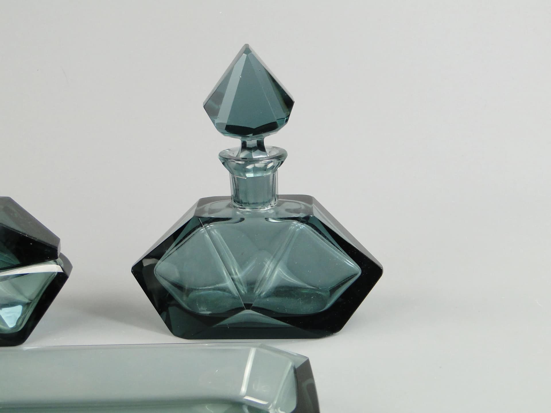 Vanity set Art Deco, grey crystal, Ludwik Moser & Sohne, Czechoslovakia, 1930s. - 13348