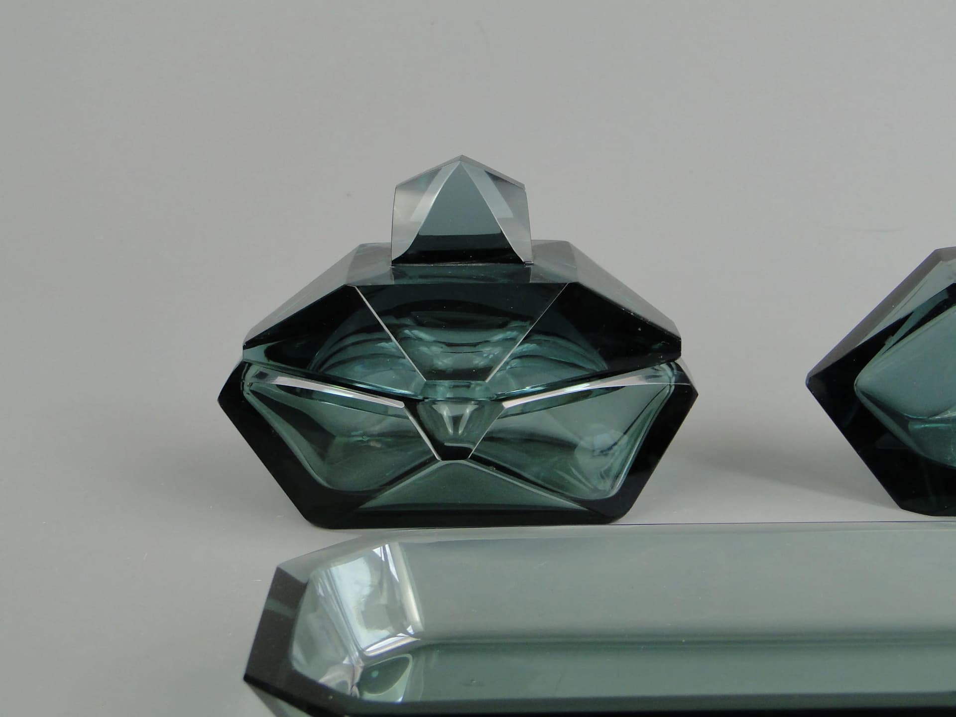 Vanity set Art Deco, grey crystal, Ludwik Moser & Sohne, Czechoslovakia, 1930s. - 13349