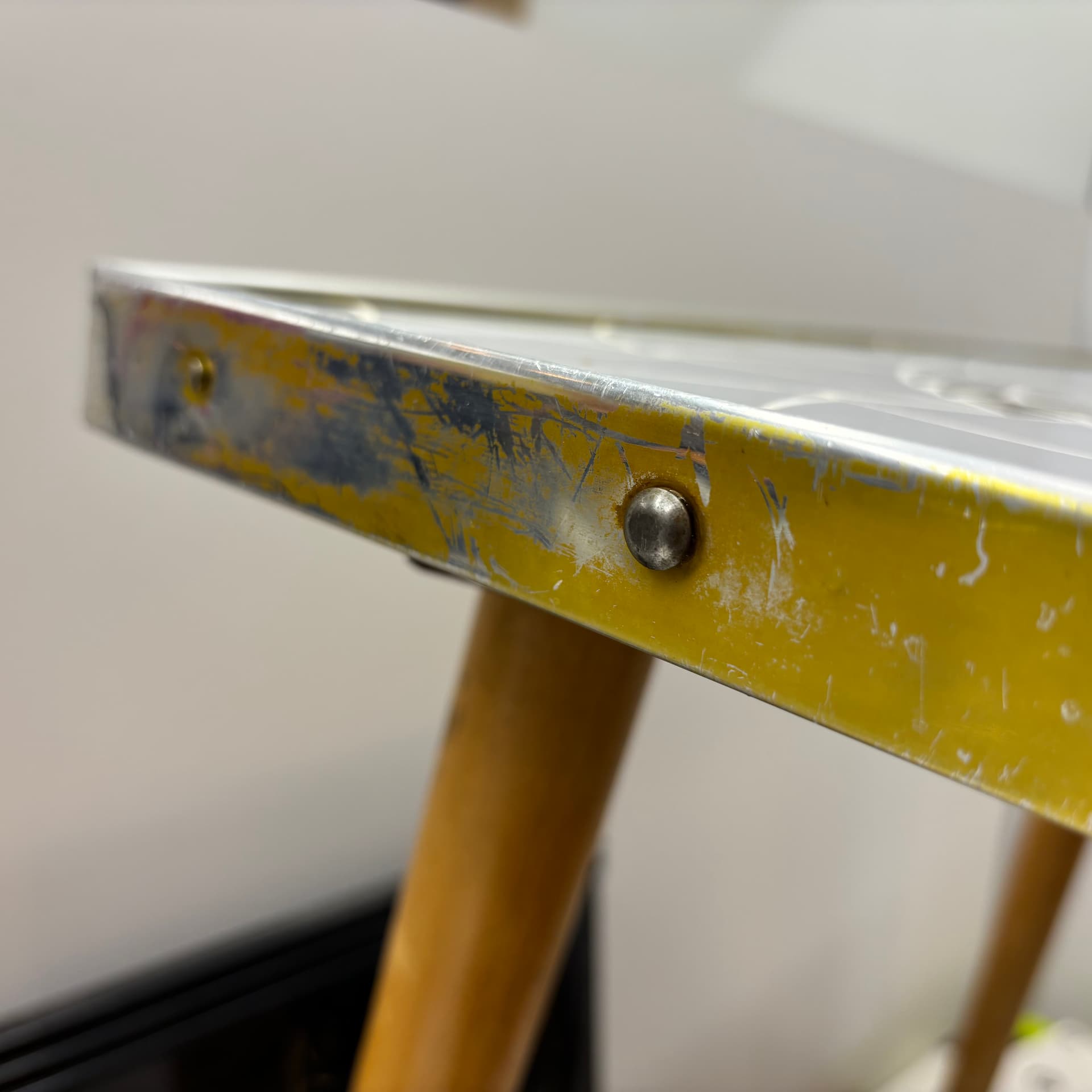 Stolik pomocniczy, szary, ceramika aluminium drewno, Niemcy, lata 70. - 191664