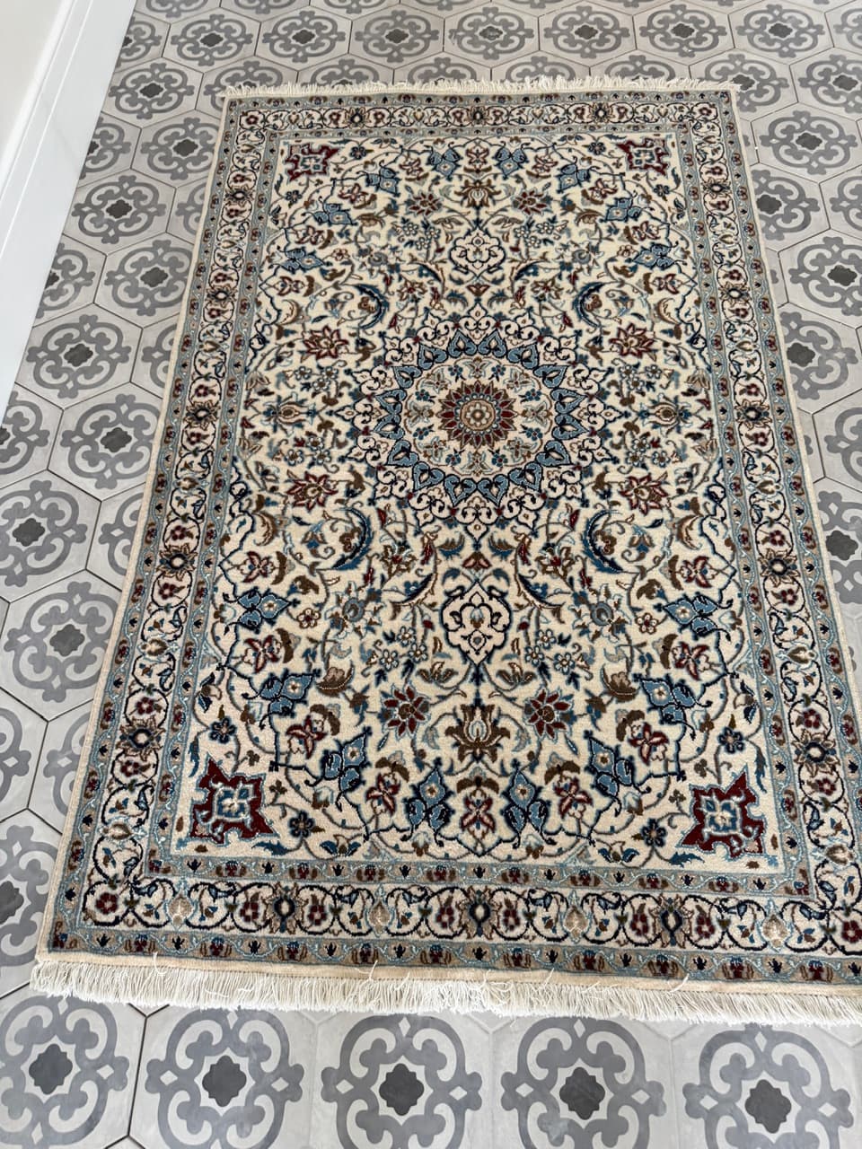 Persian rug Nain 180x115 cm, ivory, wool silk, Iran - 191756